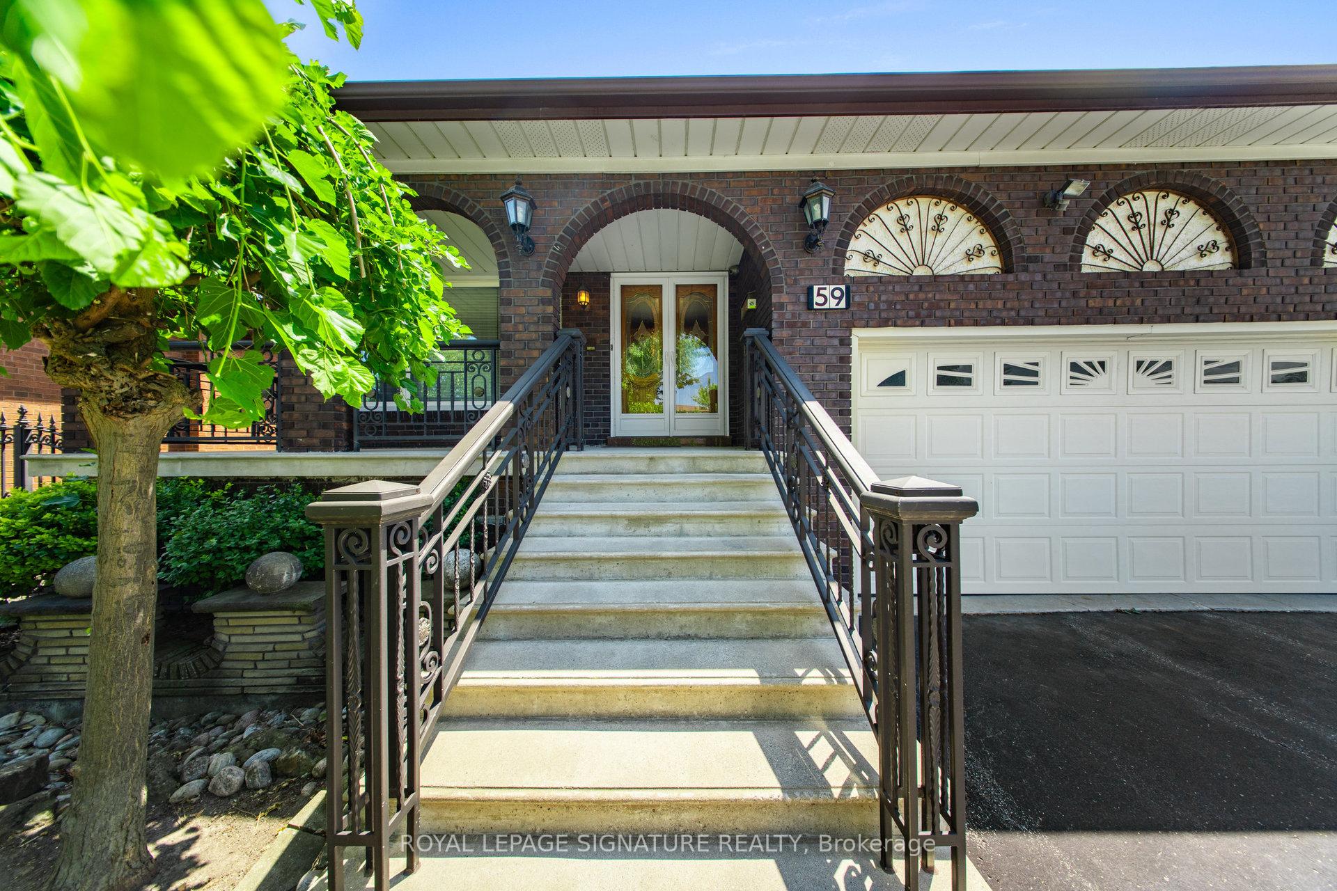 Photo 4 of 59 Lewis Drive, Vaughan, West Woodbridge — HOMEH