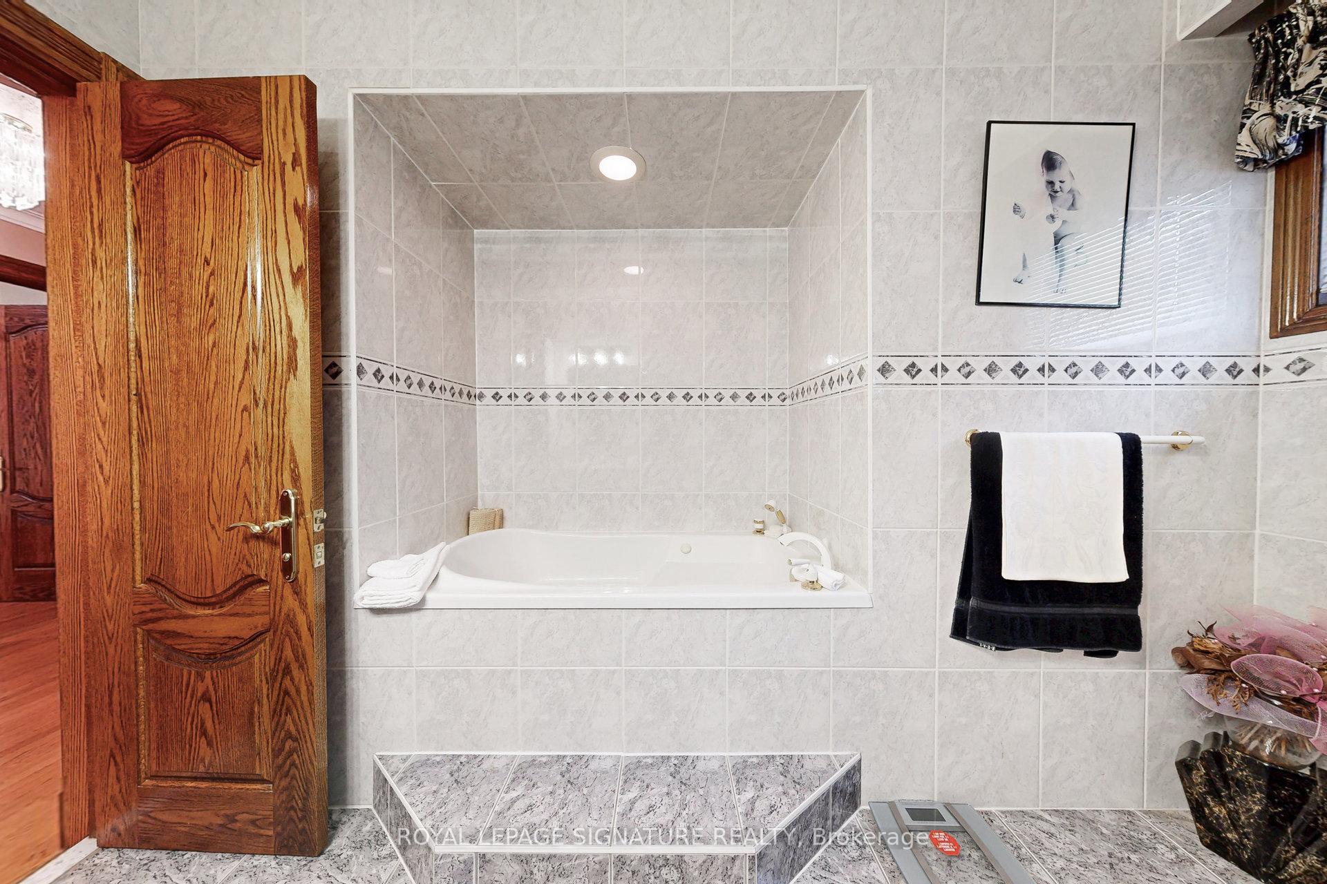 Photo 13 of 59 Lewis Drive, Vaughan, West Woodbridge — HOMEH