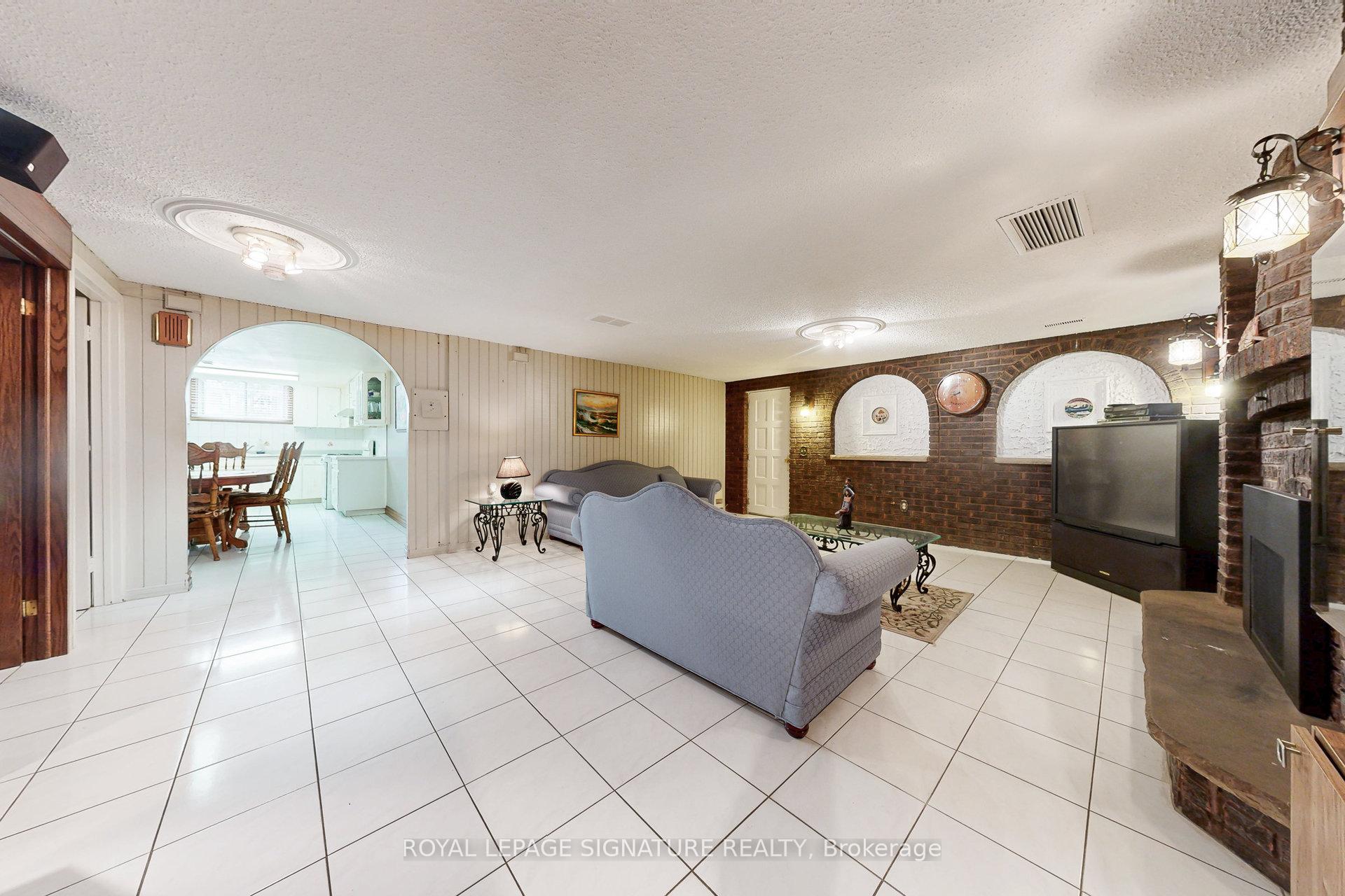 Photo 19 of 59 Lewis Drive, Vaughan, West Woodbridge — HOMEH
