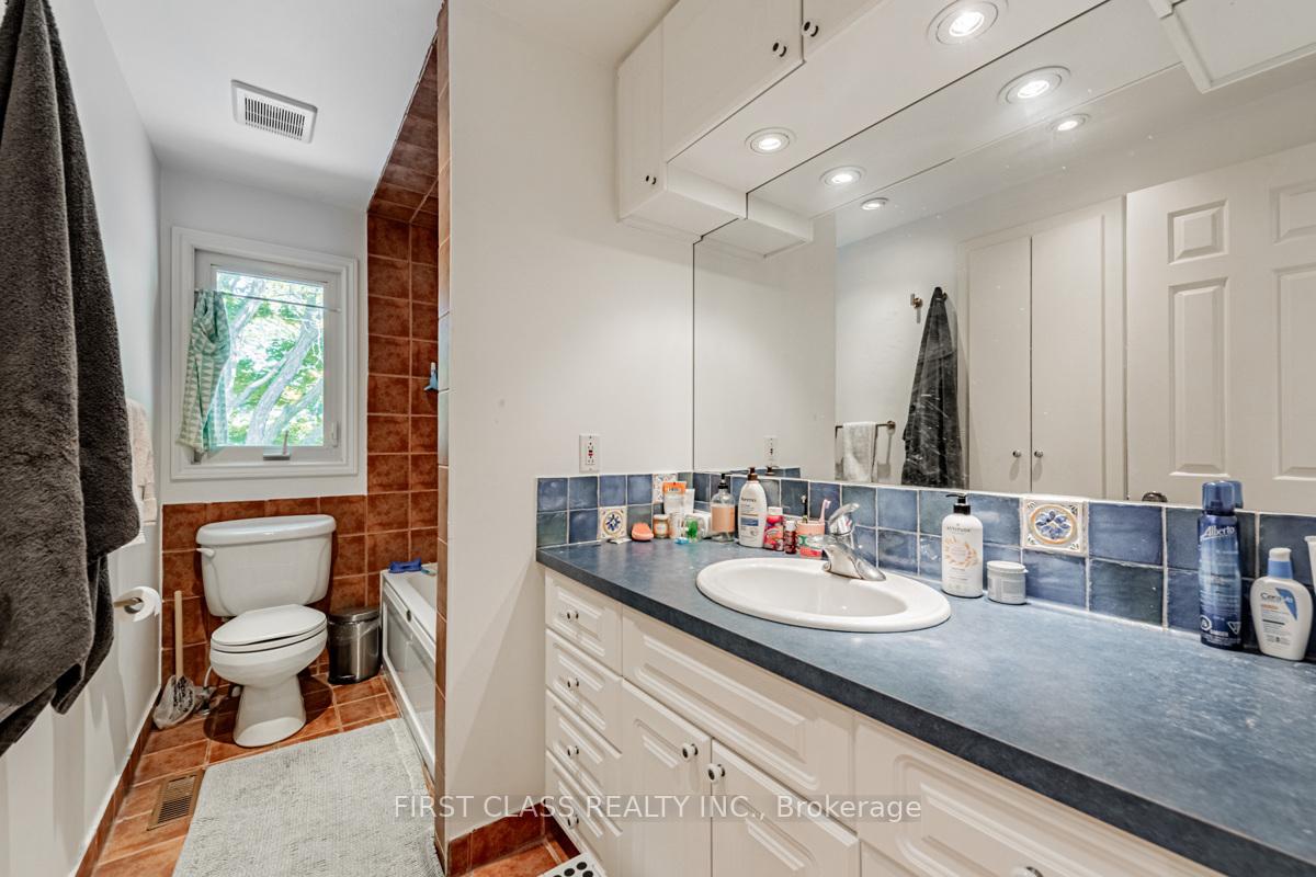 Photo 26 of 74 Innisbrook Crescent, Markham, Aileen-Willowbrook — HOMEH