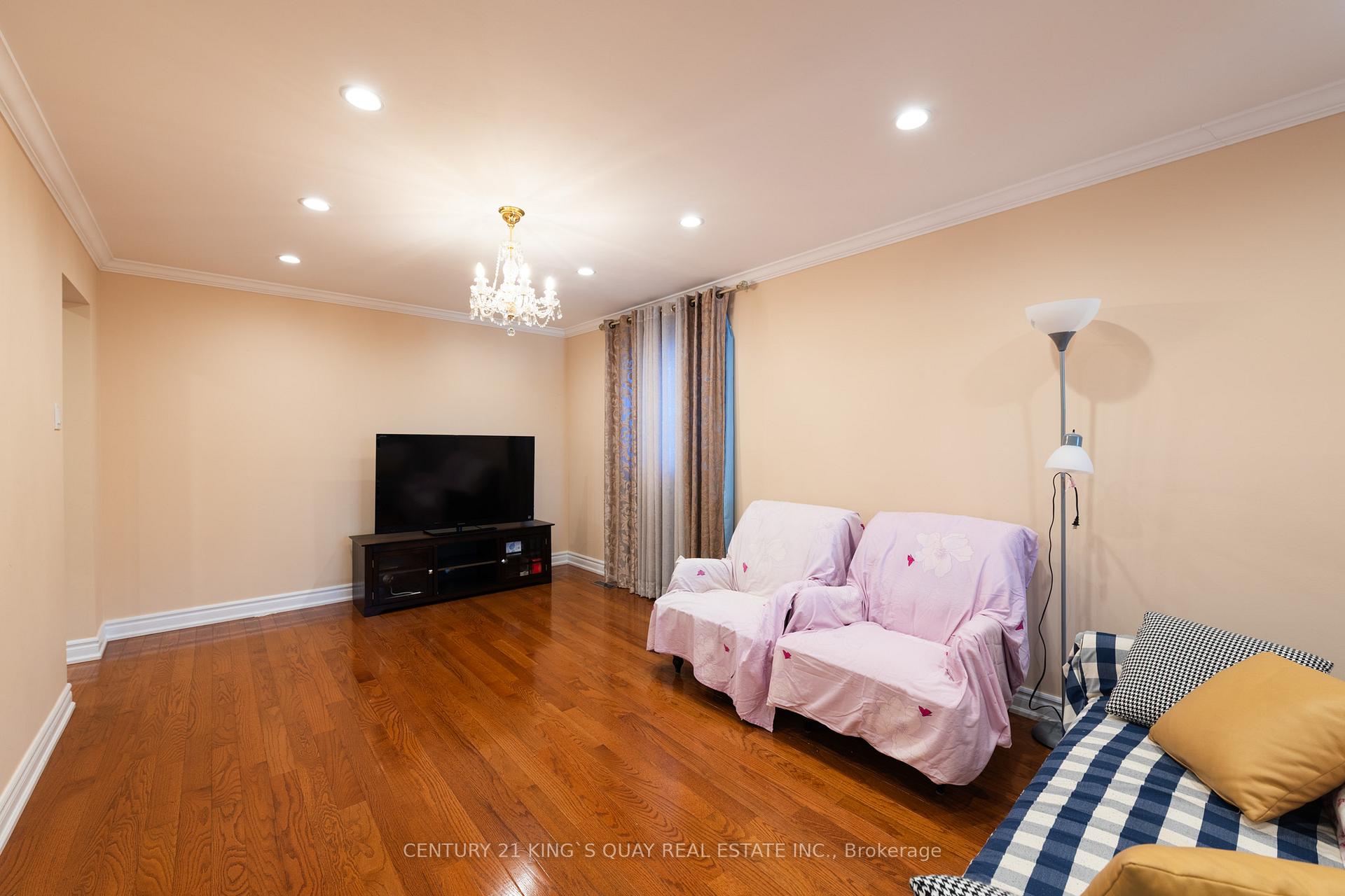 Photo 5 of 63 Royal Palm Drive, Vaughan, Crestwood-Springfarm-Yorkhill — HOMEH