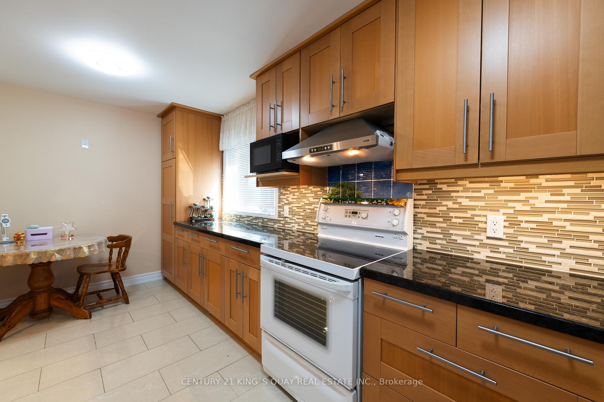 Photo 11 of 63 Royal Palm Drive, Vaughan, Crestwood-Springfarm-Yorkhill — HOMEH