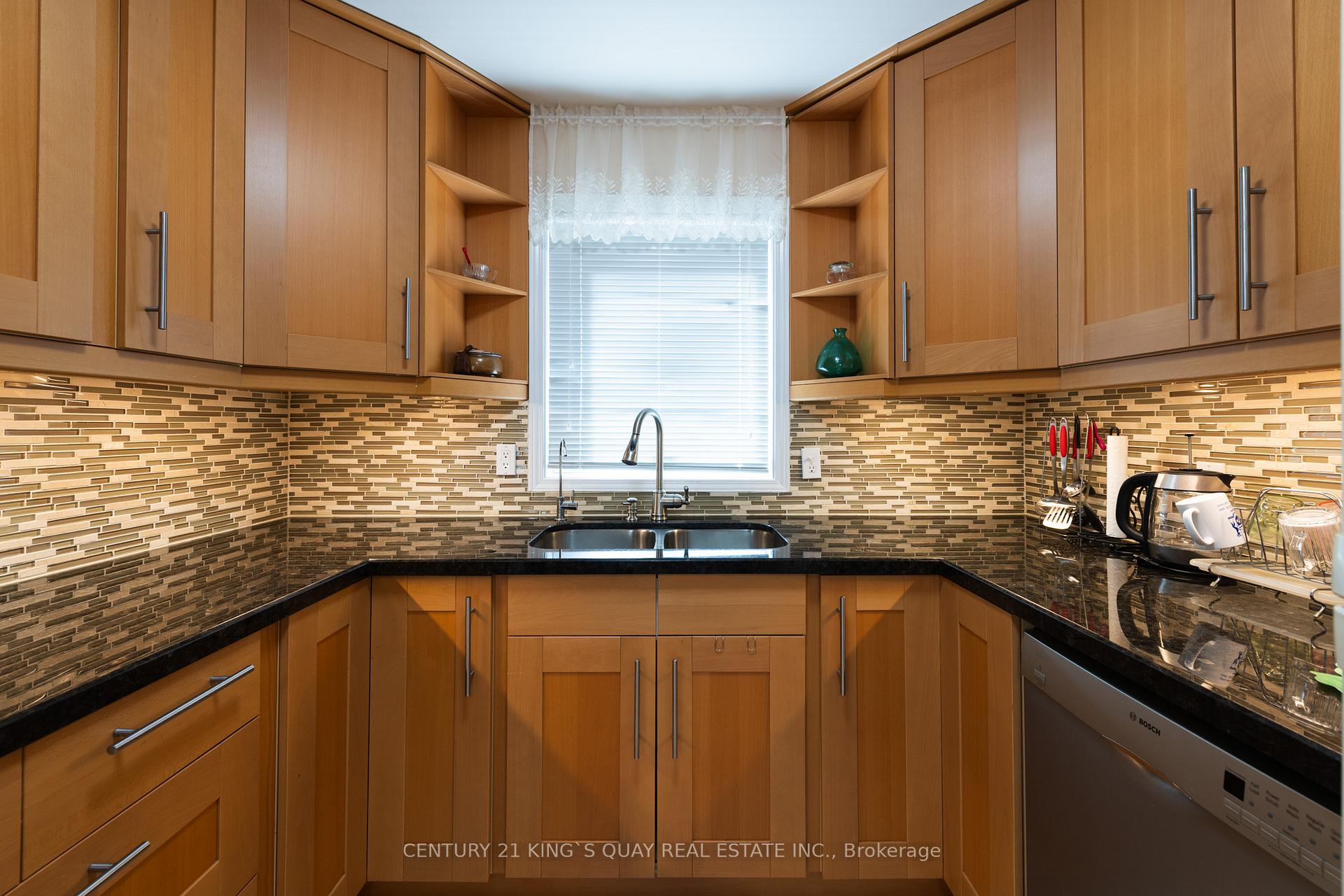 Photo 12 of 63 Royal Palm Drive, Vaughan, Crestwood-Springfarm-Yorkhill — HOMEH