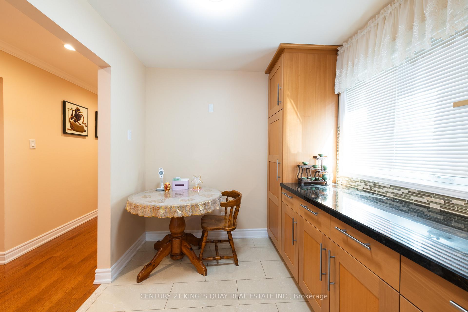 Photo 13 of 63 Royal Palm Drive, Vaughan, Crestwood-Springfarm-Yorkhill — HOMEH