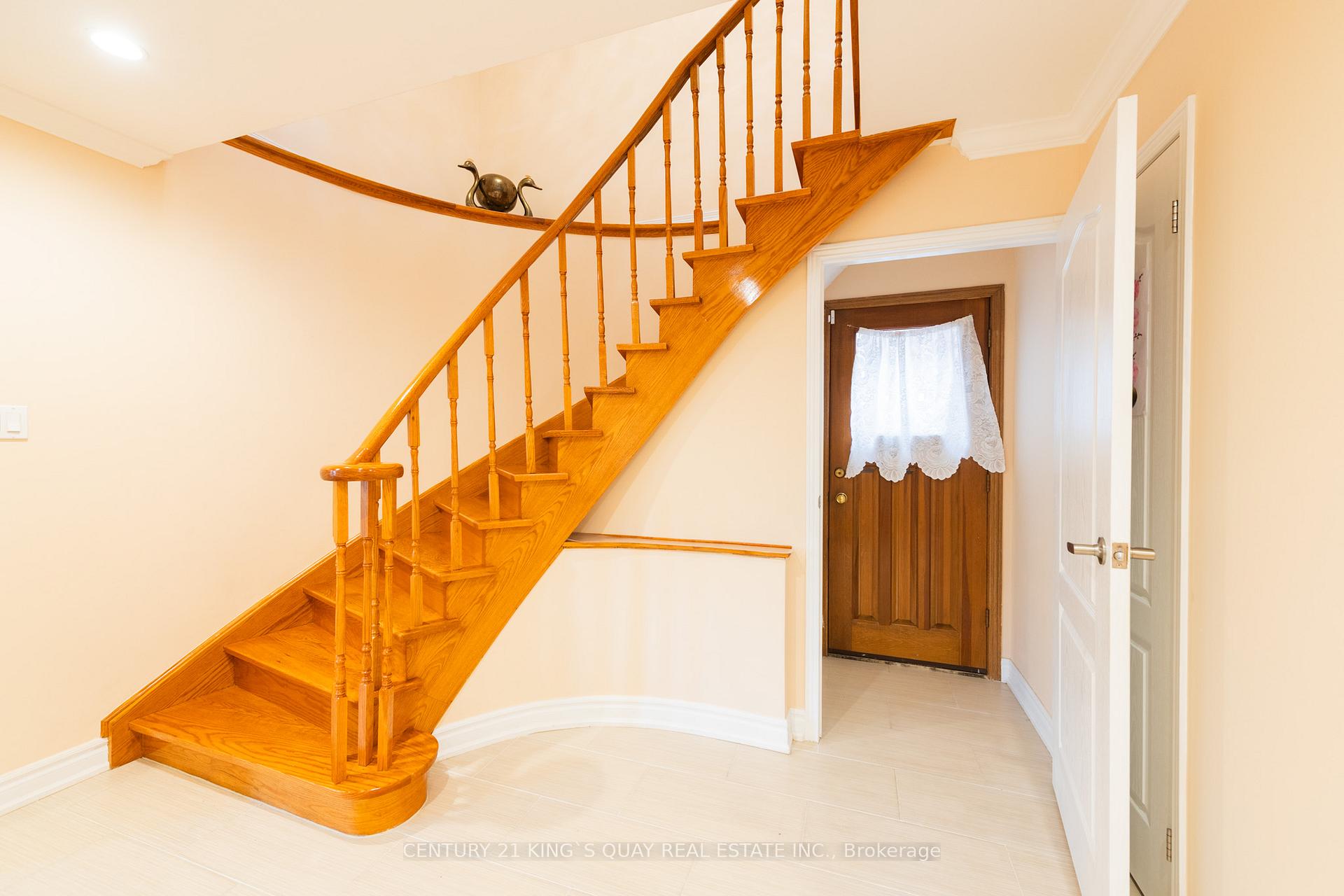 Photo 29 of 63 Royal Palm Drive, Vaughan, Crestwood-Springfarm-Yorkhill — HOMEH