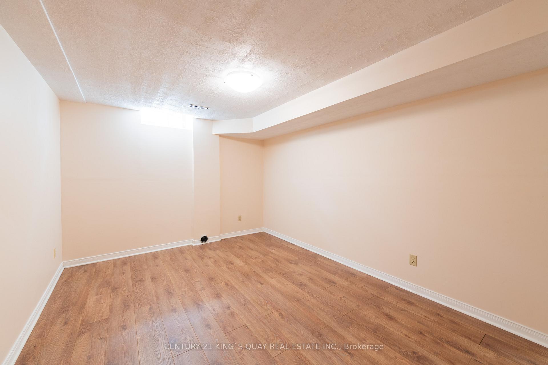 Photo 33 of 63 Royal Palm Drive, Vaughan, Crestwood-Springfarm-Yorkhill — HOMEH