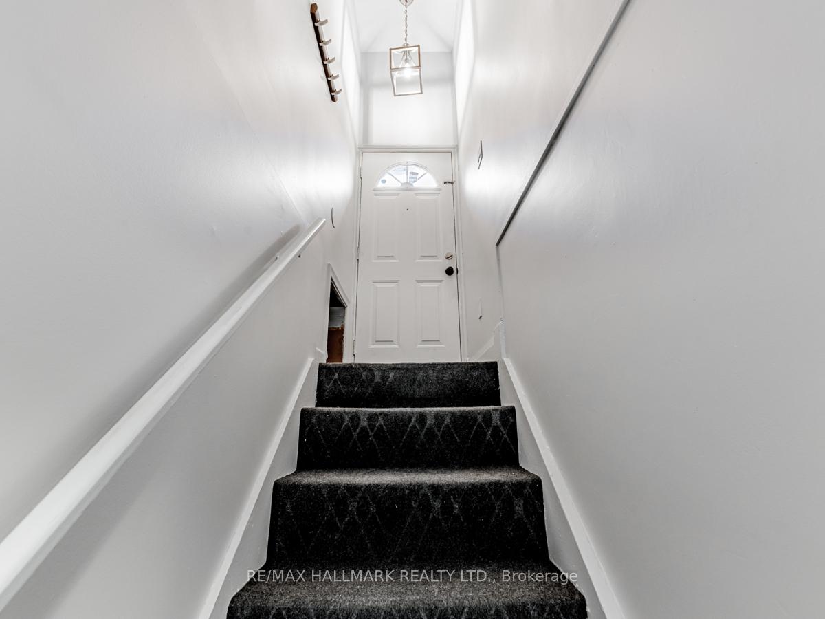 Photo 2 of Unit Lower, 129 Lupin Drive, Whitby, Downtown Whitby — HOMEH