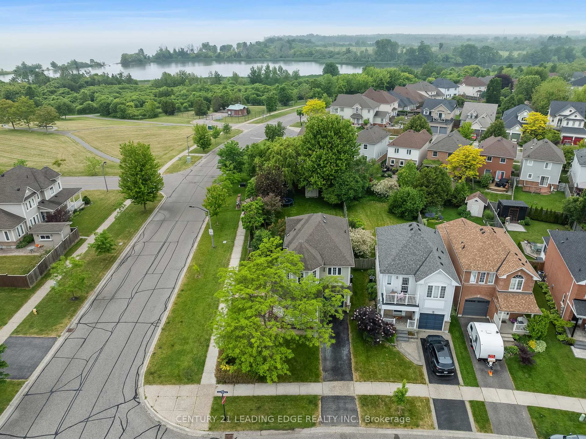 Photo 8 of 2 Four Winds Drive, Whitby, Port Whitby — HOMEH