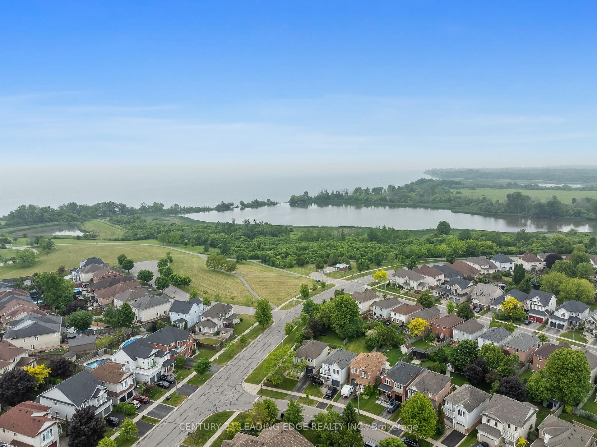 Photo 10 of 2 Four Winds Drive, Whitby, Port Whitby — HOMEH
