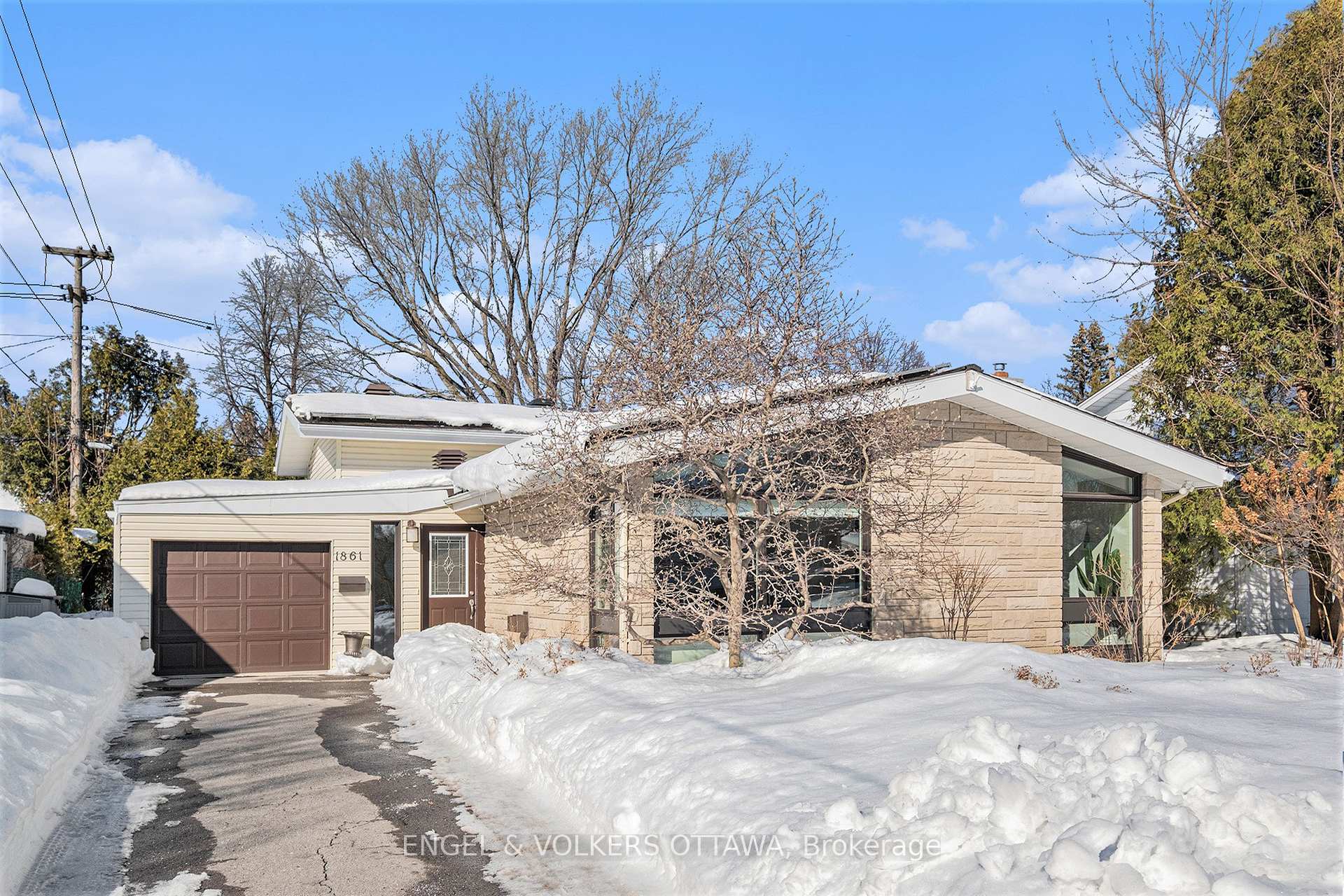 Photo 2 of 1861 Dorset Drive, Ottawa, Playfair Park — HOMEH