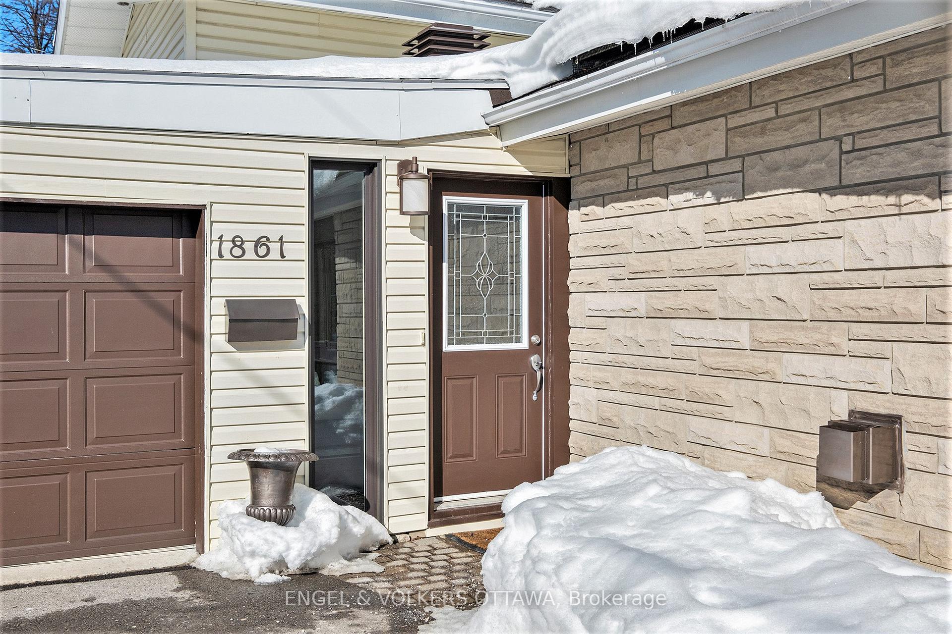 Photo 4 of 1861 Dorset Drive, Ottawa, Playfair Park — HOMEH