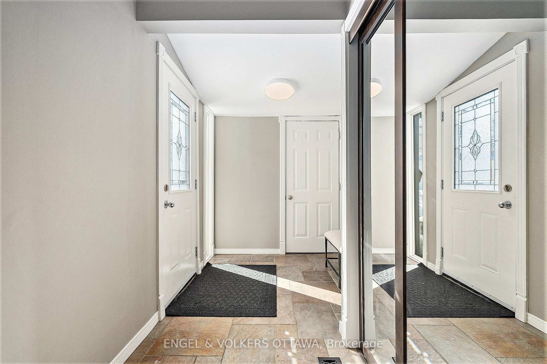Photo 3 of 1861 Dorset Drive, Ottawa, Playfair Park — HOMEH