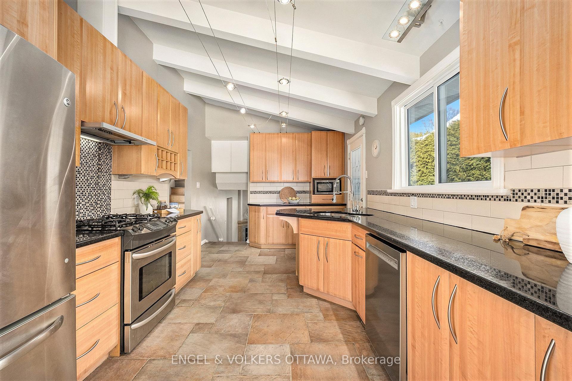 Photo 14 of 1861 Dorset Drive, Ottawa, Playfair Park — HOMEH