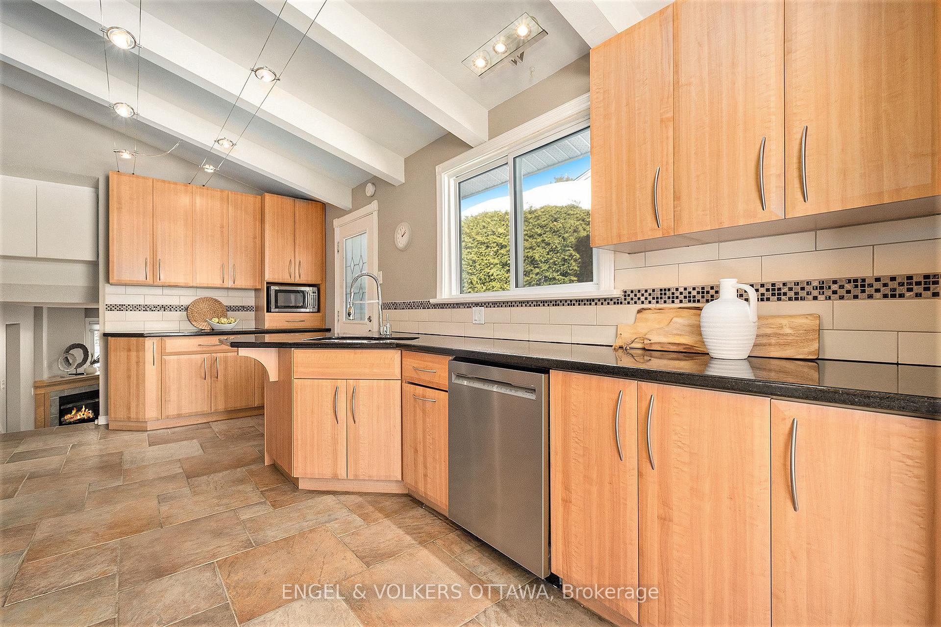 Photo 10 of 1861 Dorset Drive, Ottawa, Playfair Park — HOMEH