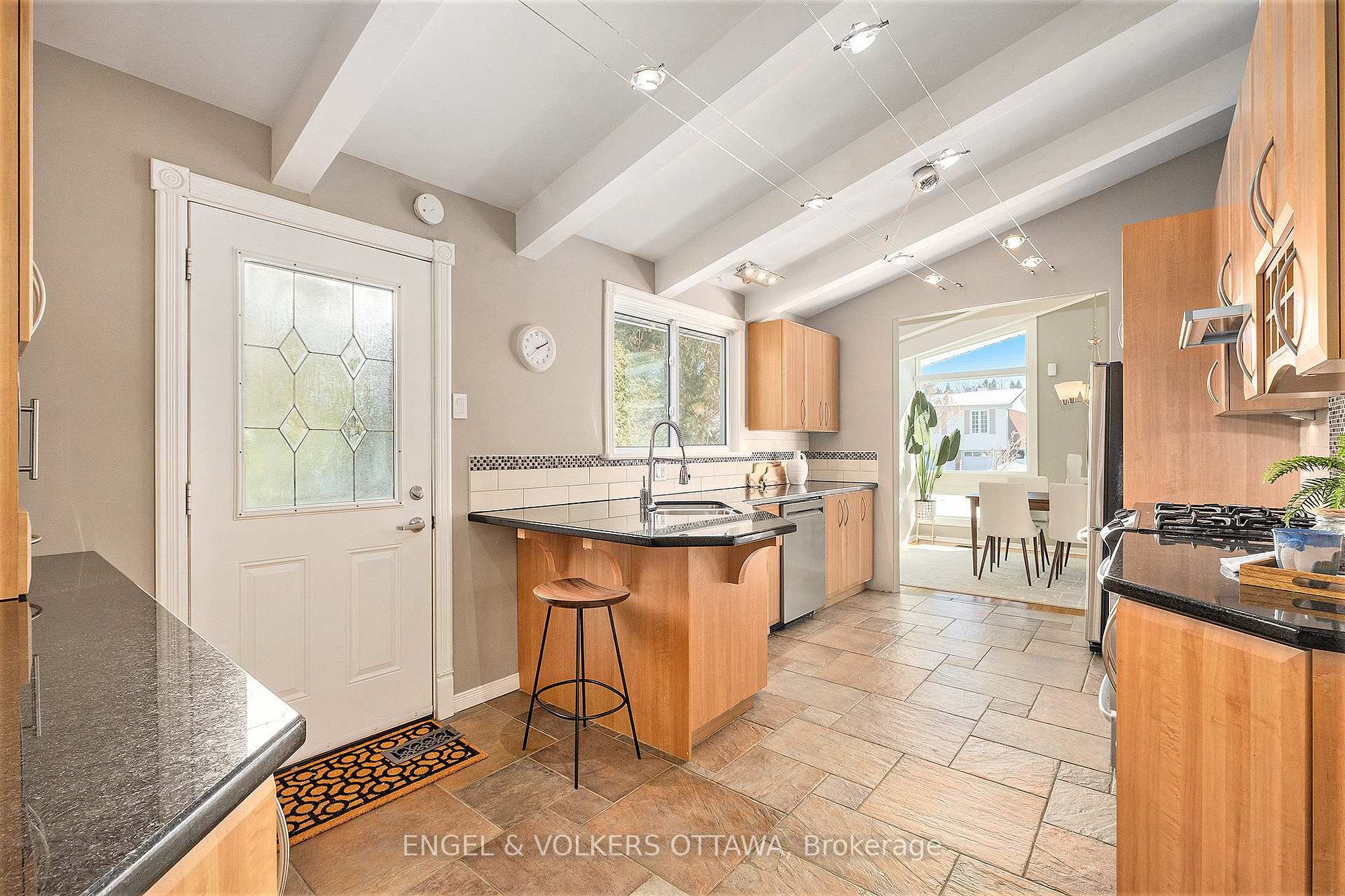 Photo 13 of 1861 Dorset Drive, Ottawa, Playfair Park — HOMEH