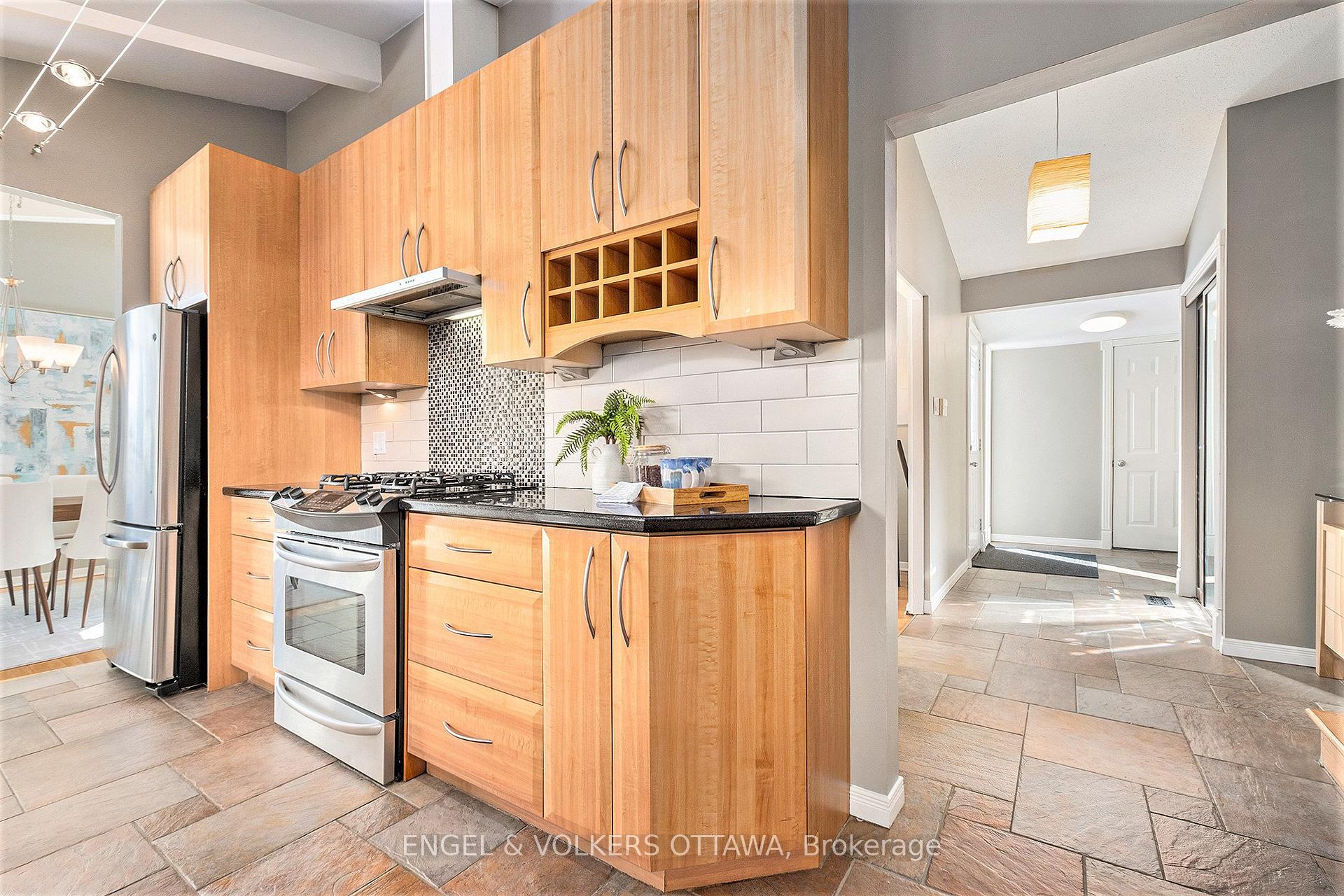 Photo 11 of 1861 Dorset Drive, Ottawa, Playfair Park — HOMEH