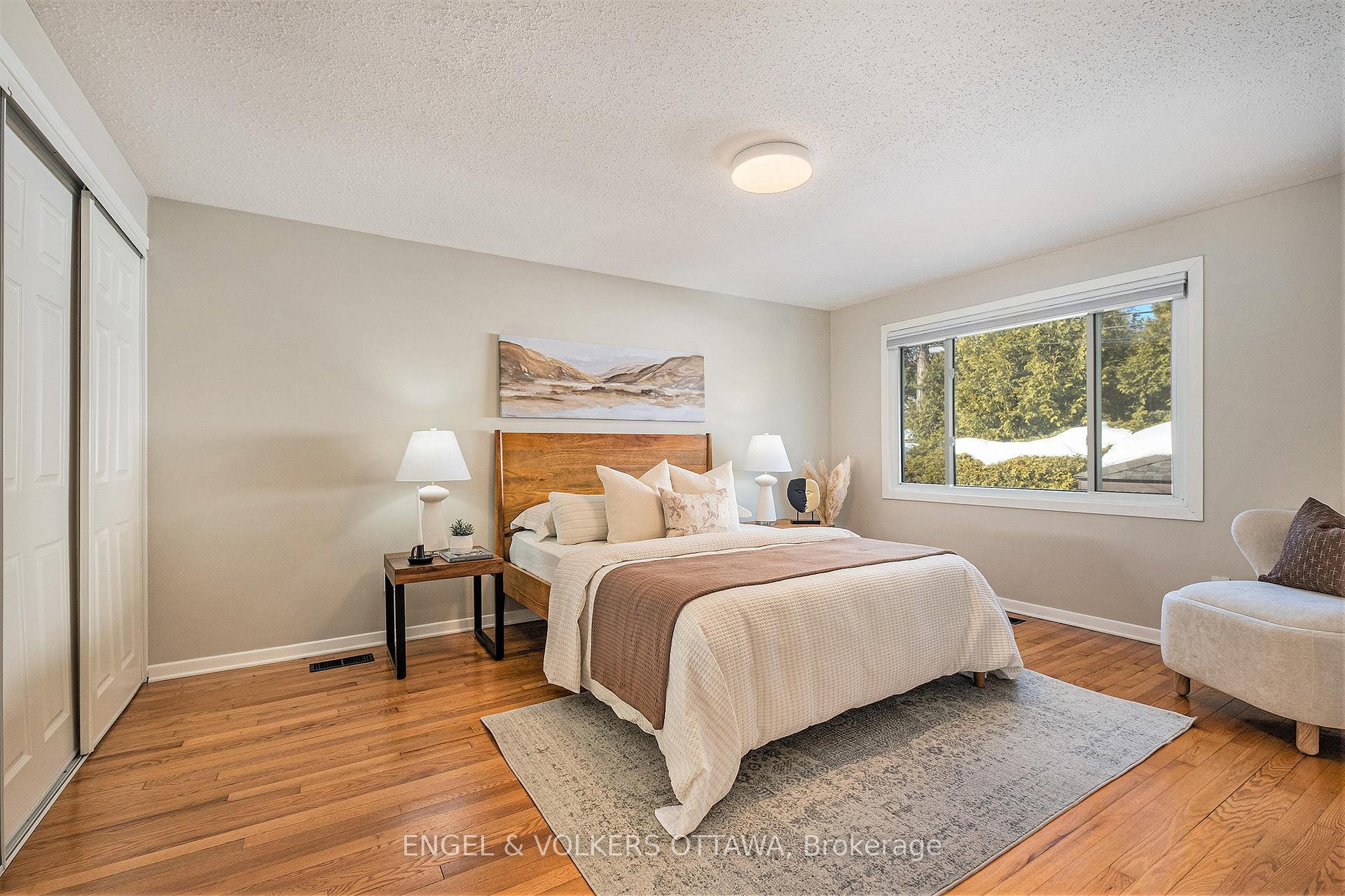 Photo 12 of 1861 Dorset Drive, Ottawa, Playfair Park — HOMEH