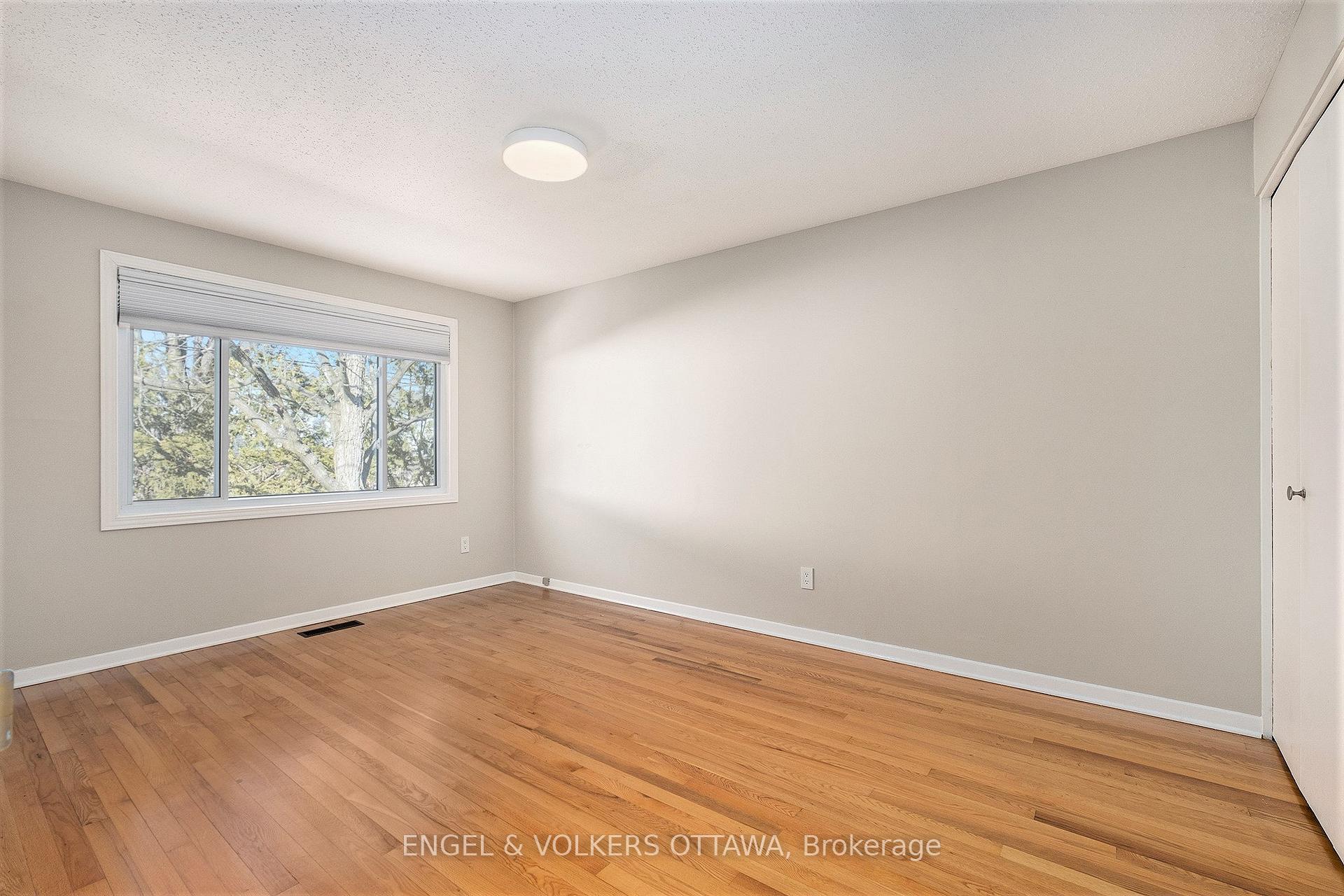 Photo 15 of 1861 Dorset Drive, Ottawa, Playfair Park — HOMEH