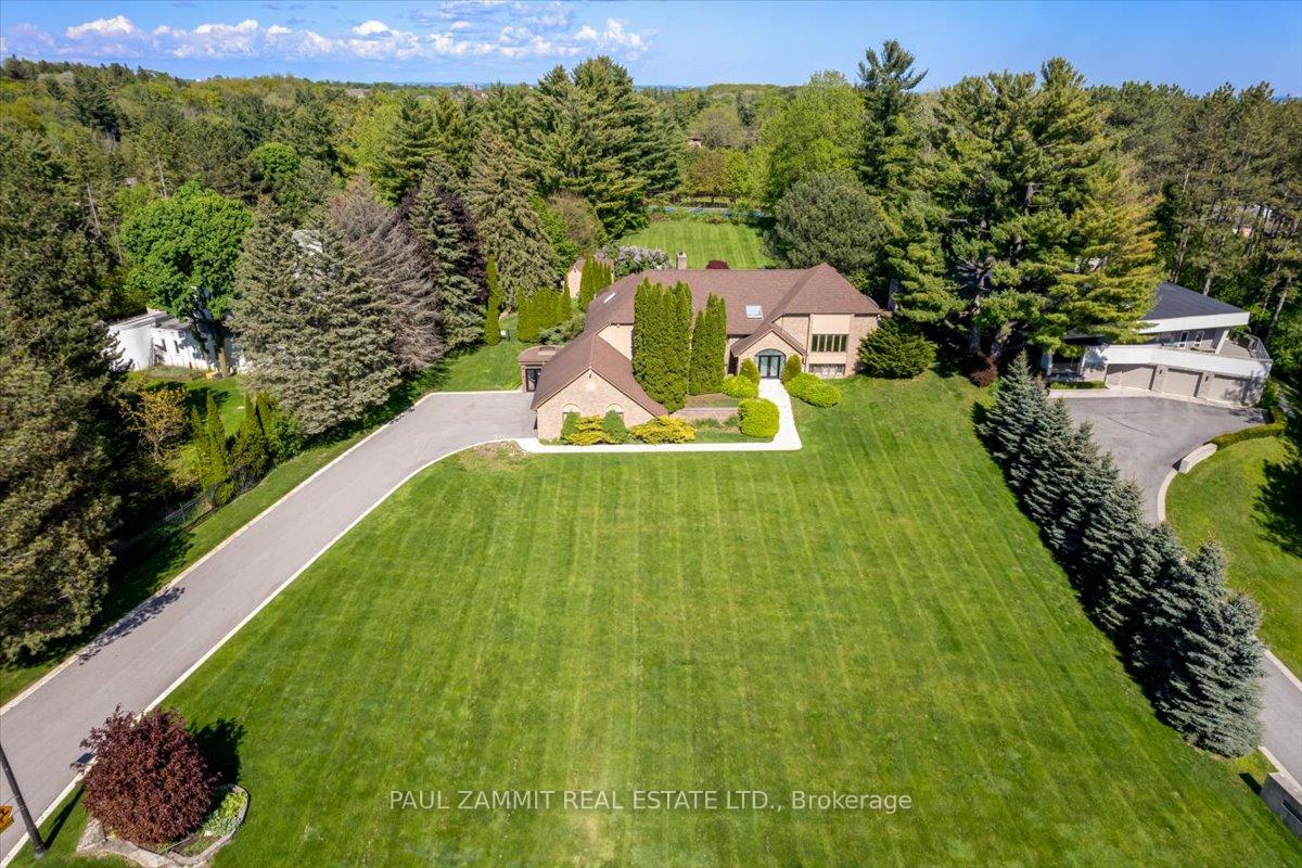 Front of 391 Woodland Acres Crescent
