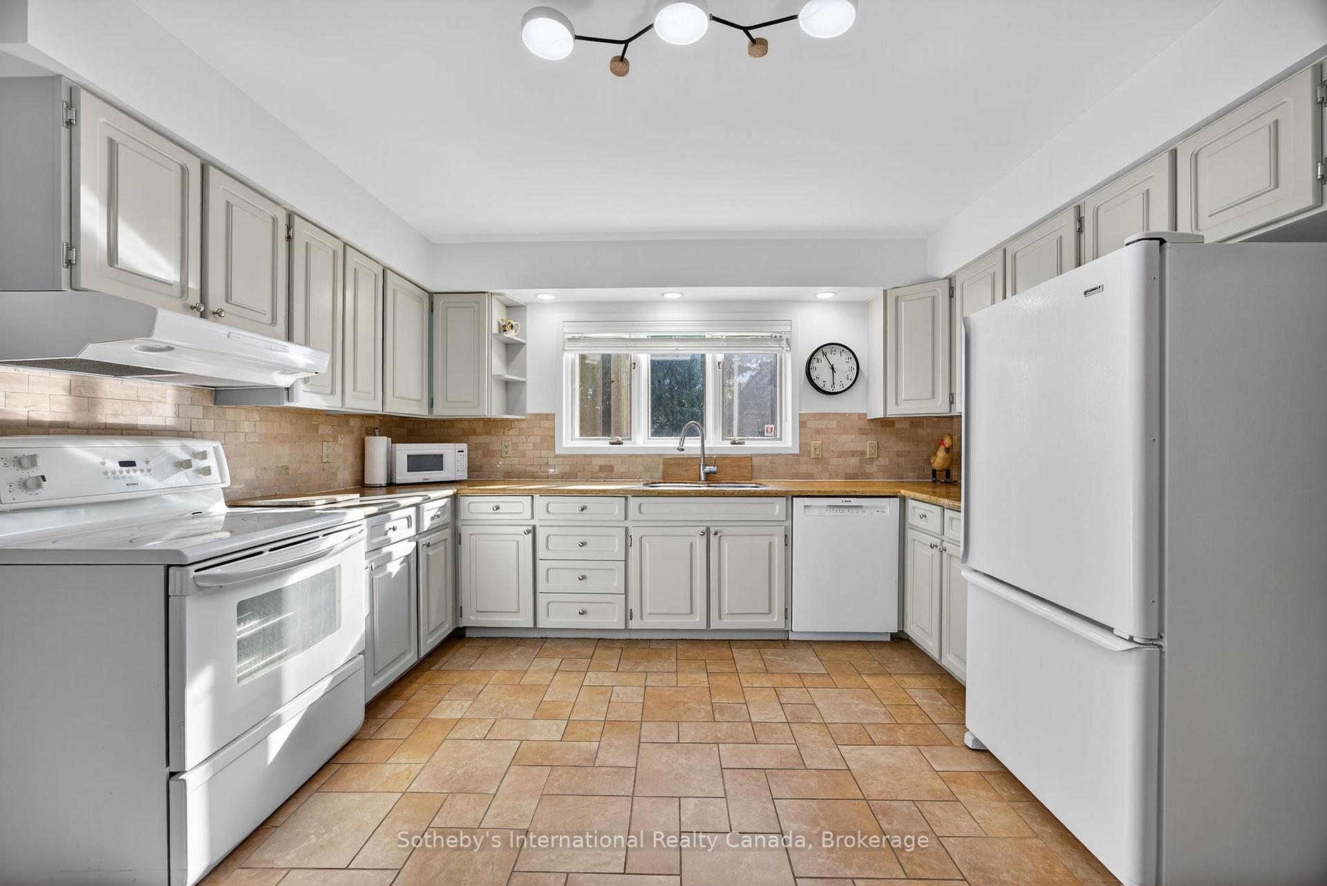 Photo 8 of 152 Bayview Avenue, Blue Mountains — HOMEH