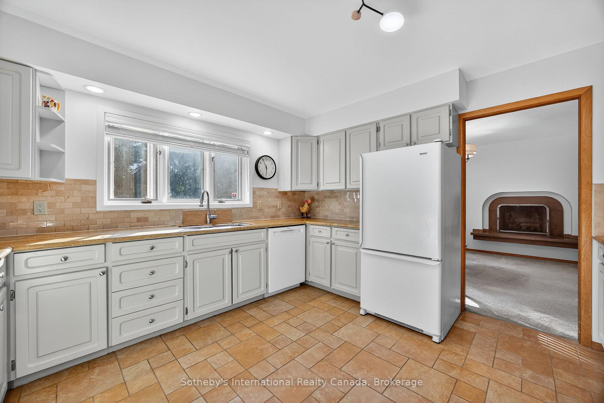 Photo 10 of 152 Bayview Avenue, Blue Mountains — HOMEH