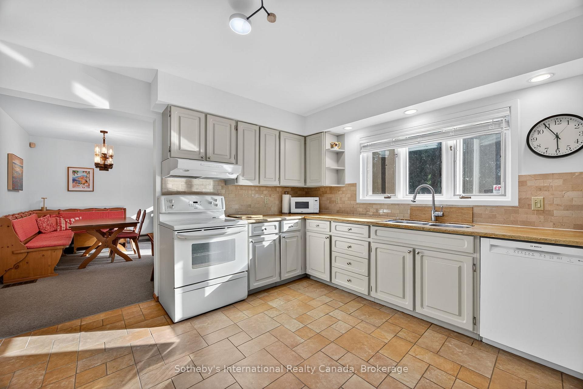 Photo 12 of 152 Bayview Avenue, Blue Mountains — HOMEH