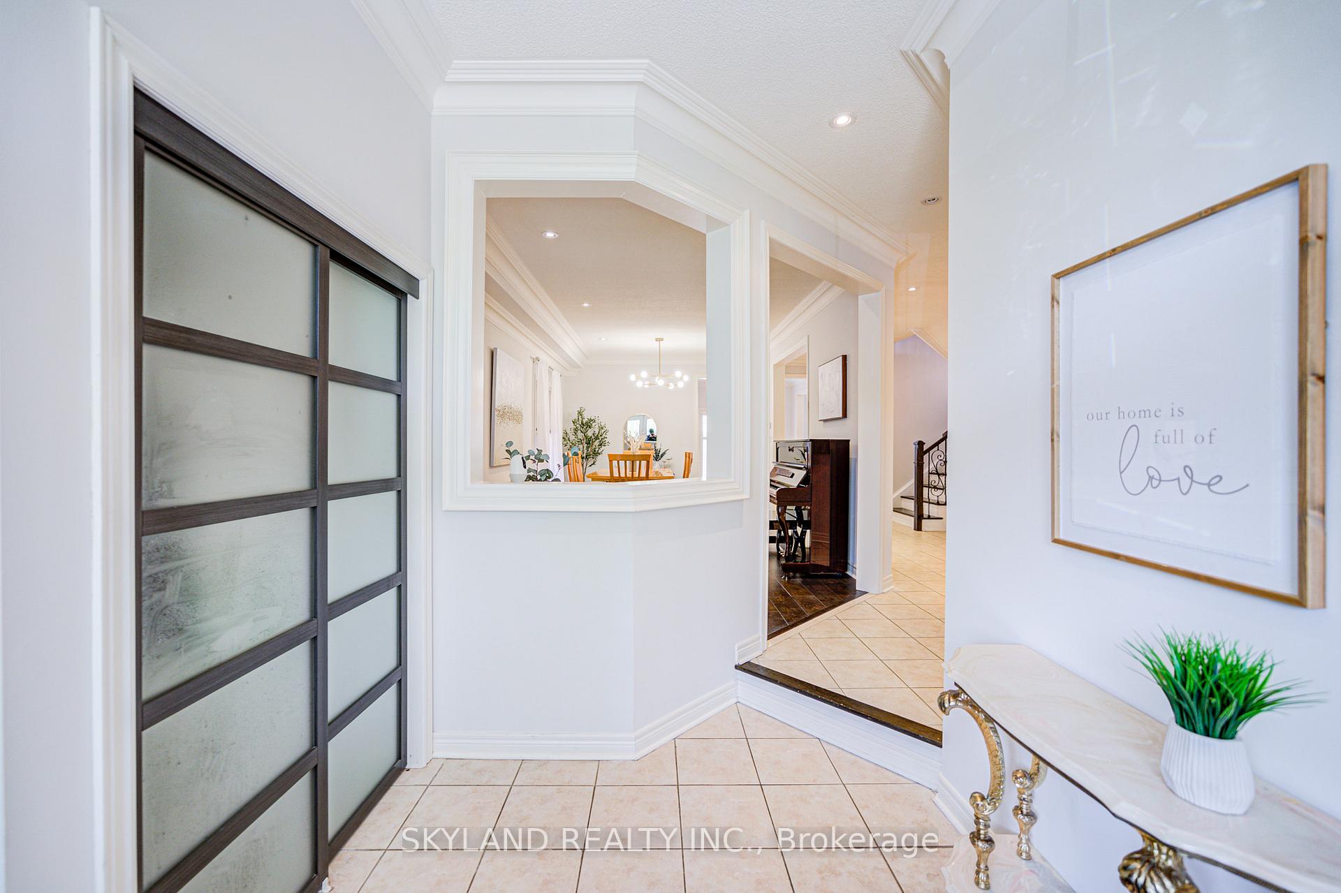 Photo 3 of 18 Bentoak Crescent, Vaughan, Patterson — HOMEH