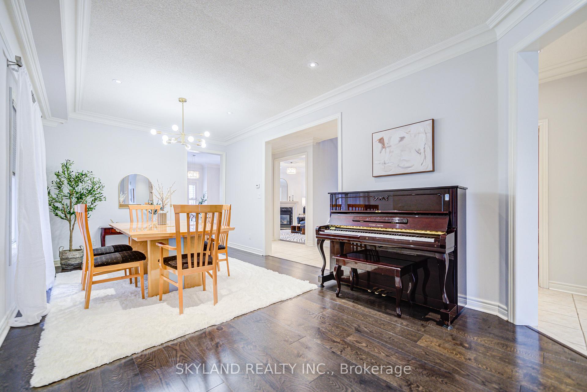 Photo 5 of 18 Bentoak Crescent, Vaughan, Patterson — HOMEH