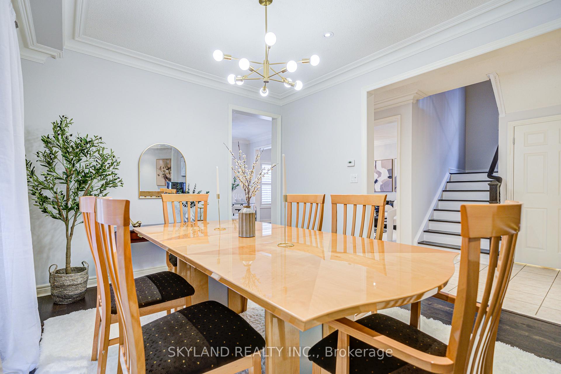 Photo 6 of 18 Bentoak Crescent, Vaughan, Patterson — HOMEH