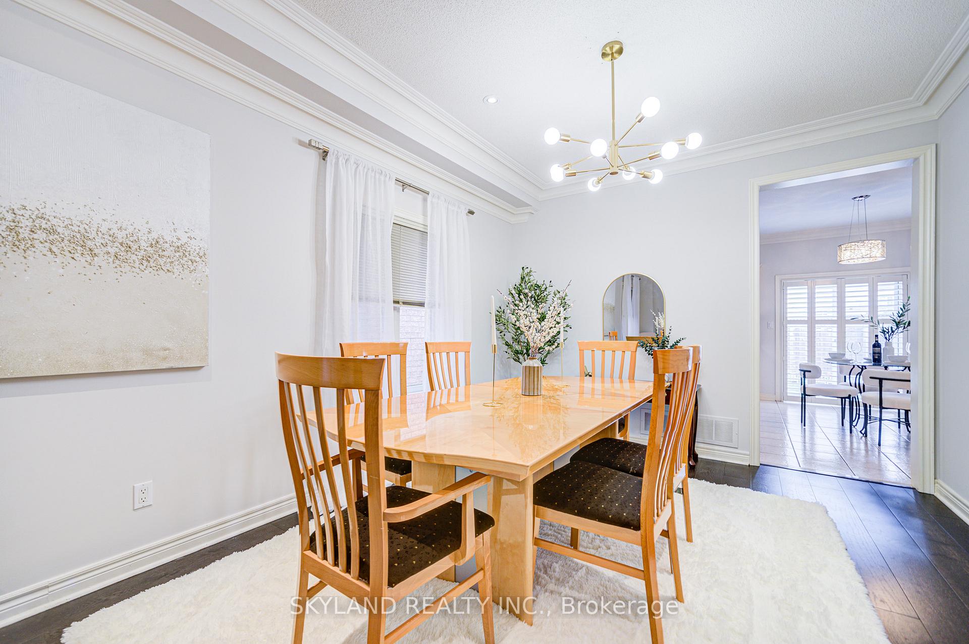 Photo 7 of 18 Bentoak Crescent, Vaughan, Patterson — HOMEH