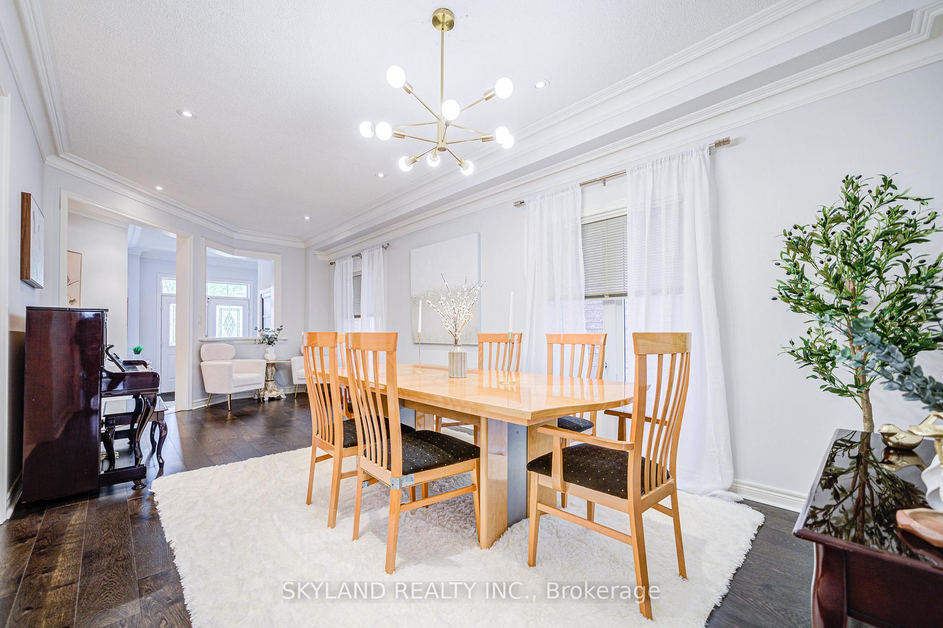 Photo 9 of 18 Bentoak Crescent, Vaughan, Patterson — HOMEH