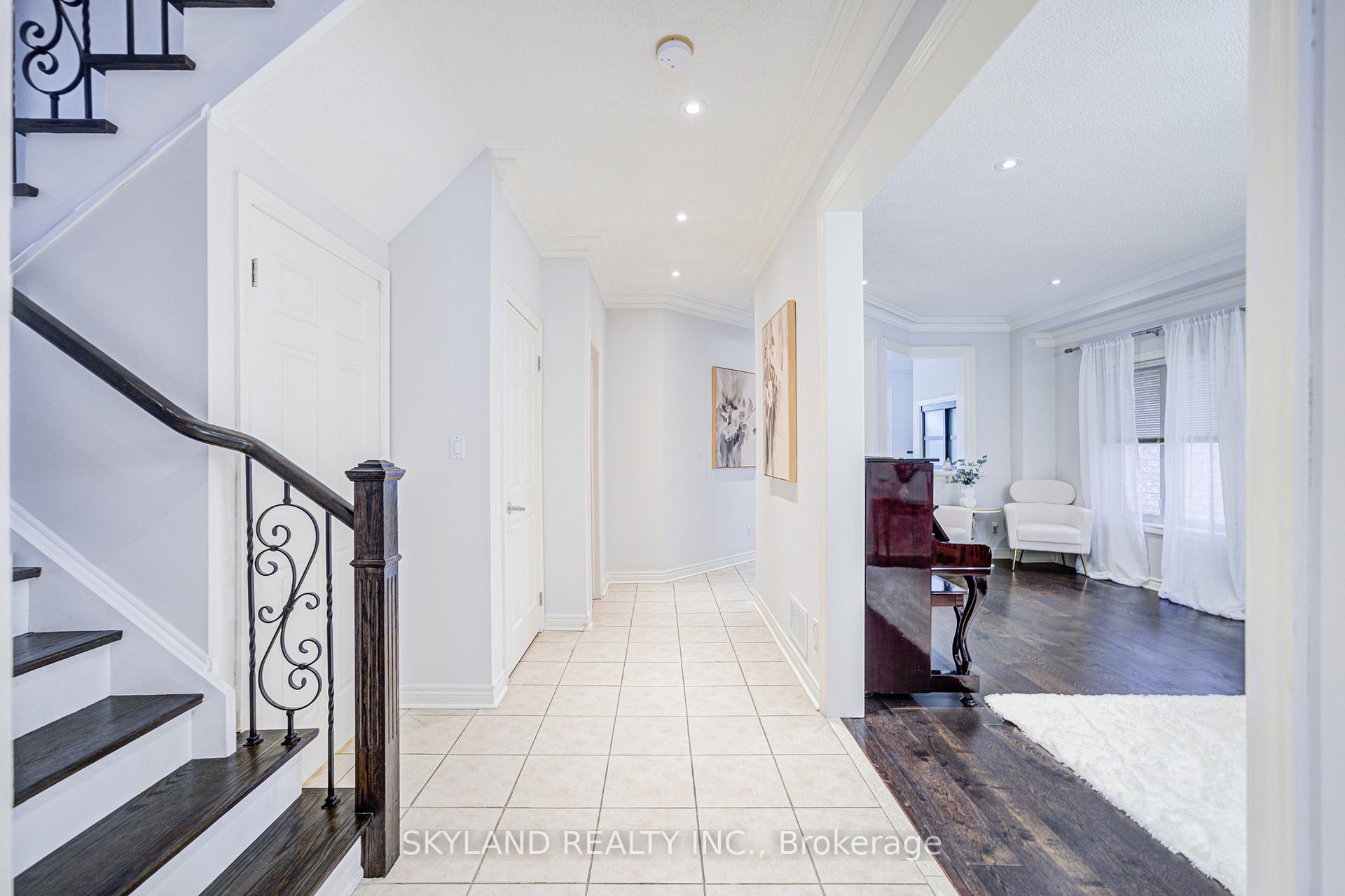 Photo 10 of 18 Bentoak Crescent, Vaughan, Patterson — HOMEH