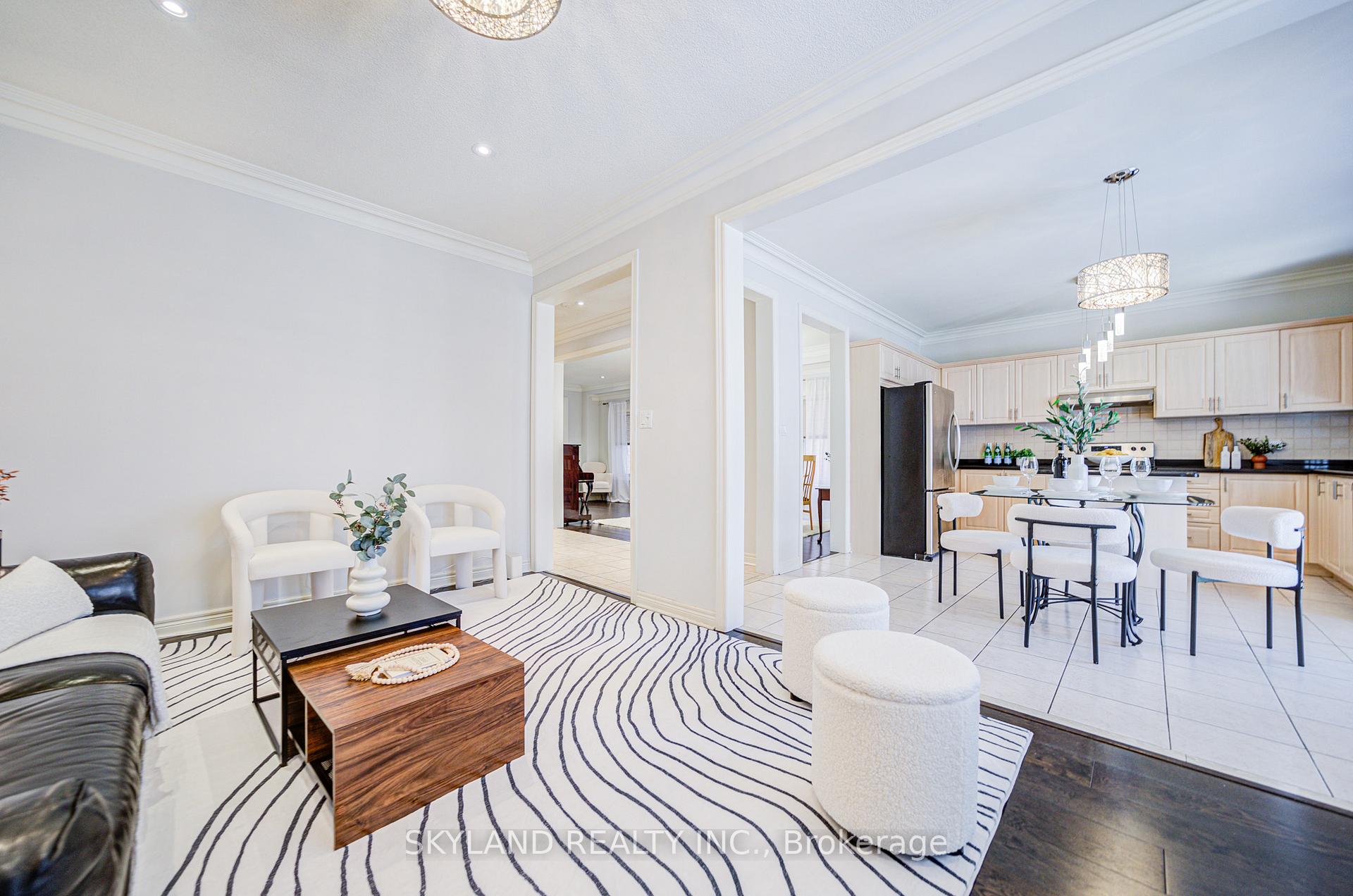Photo 16 of 18 Bentoak Crescent, Vaughan, Patterson — HOMEH