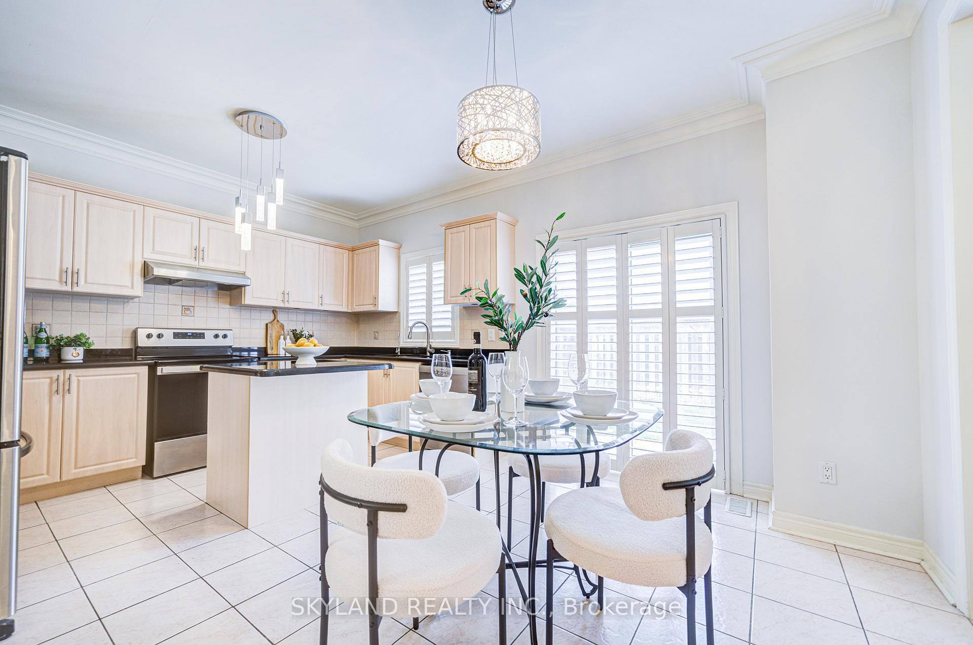 Photo 18 of 18 Bentoak Crescent, Vaughan, Patterson — HOMEH