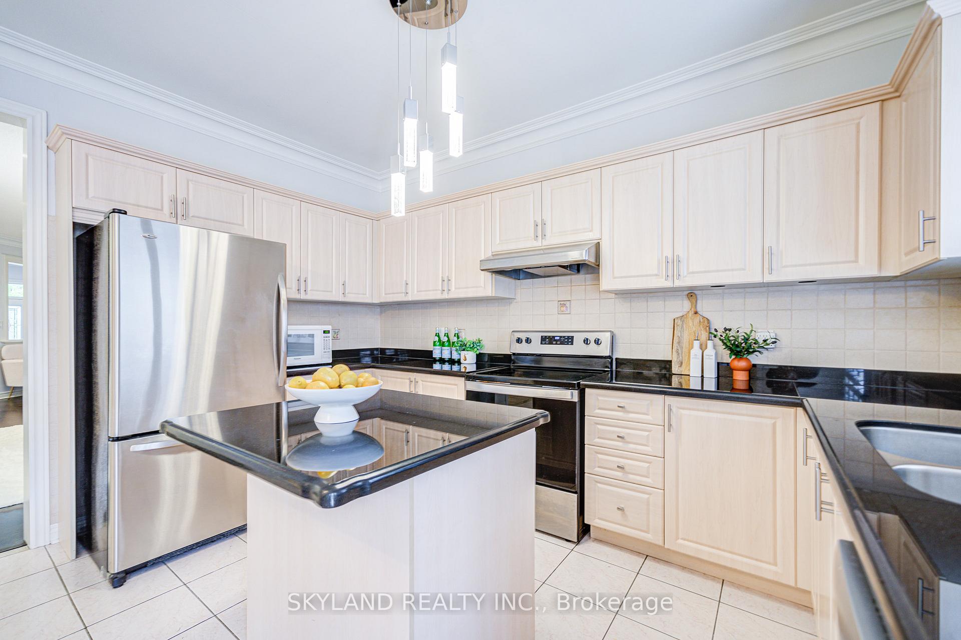 Photo 21 of 18 Bentoak Crescent, Vaughan, Patterson — HOMEH