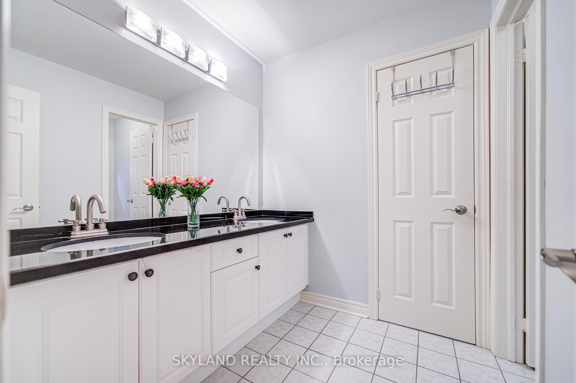Photo 28 of 18 Bentoak Crescent, Vaughan, Patterson — HOMEH