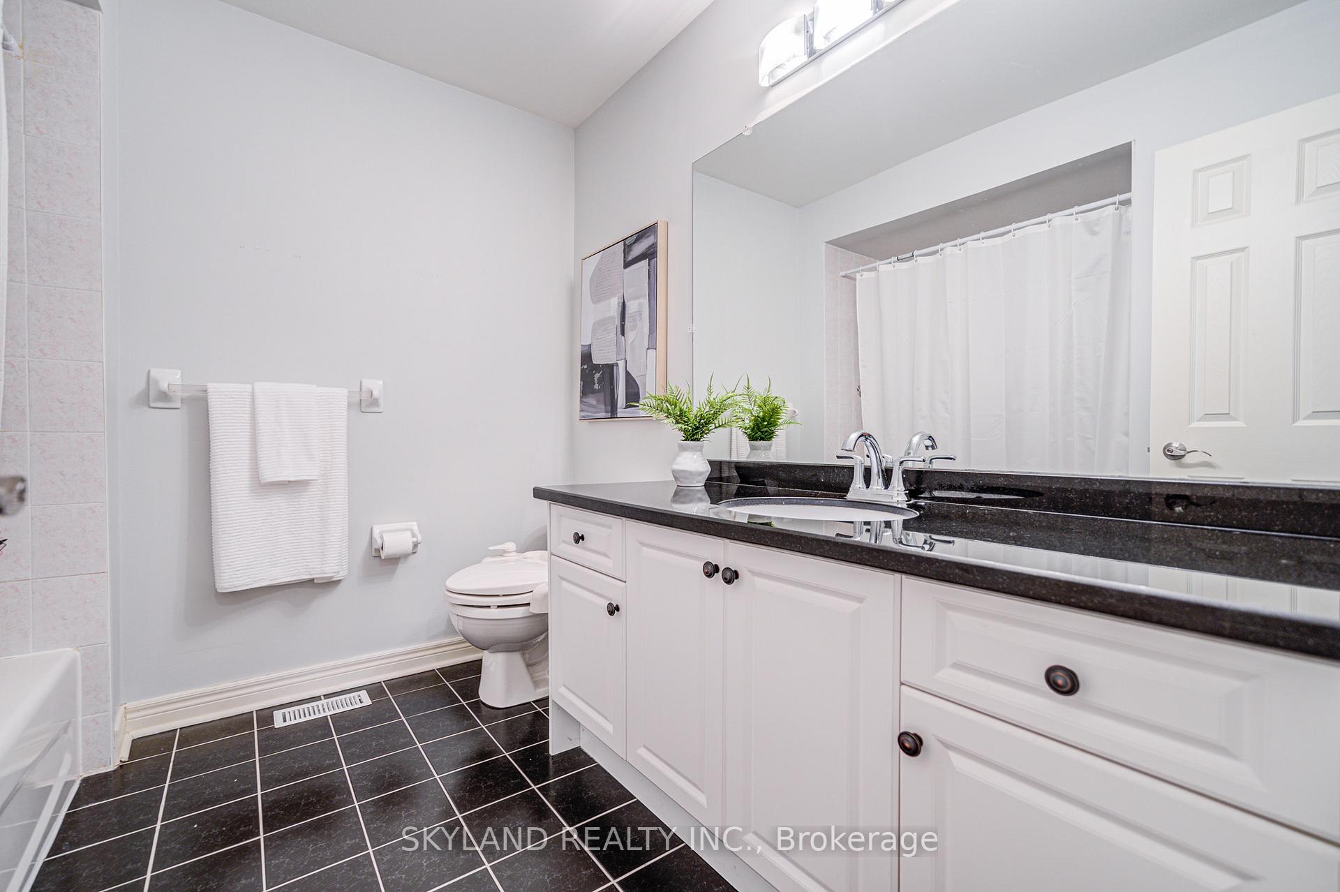 Photo 32 of 18 Bentoak Crescent, Vaughan, Patterson — HOMEH