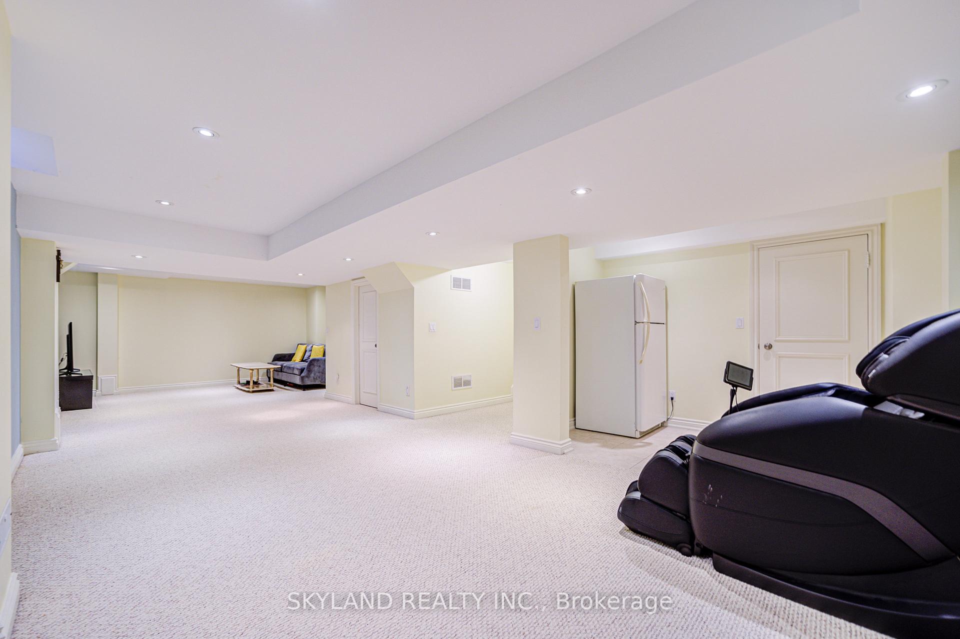 Photo 35 of 18 Bentoak Crescent, Vaughan, Patterson — HOMEH