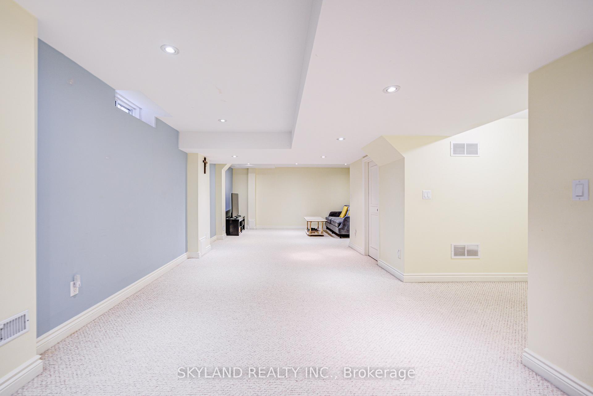 Photo 36 of 18 Bentoak Crescent, Vaughan, Patterson — HOMEH