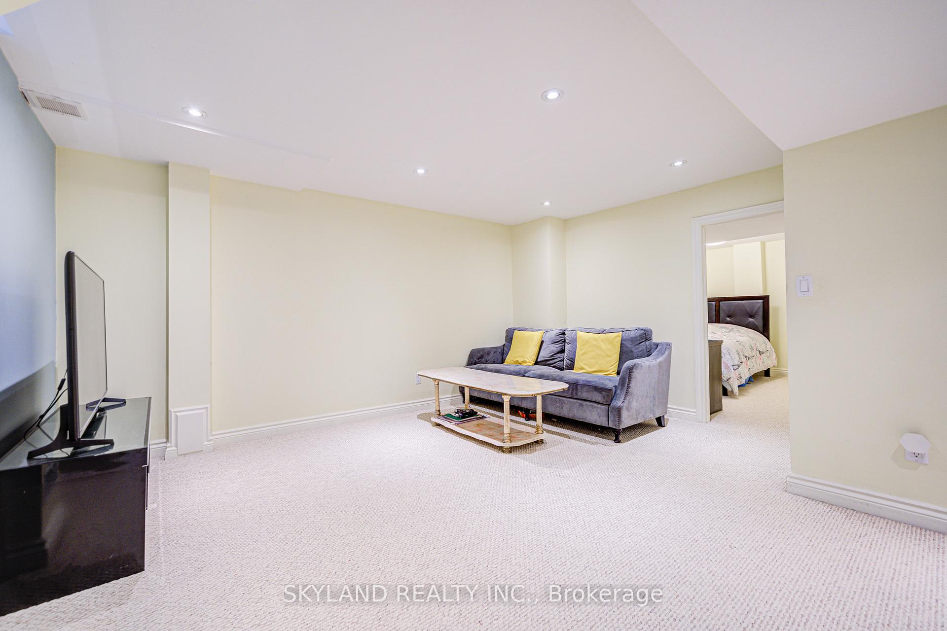 Photo 37 of 18 Bentoak Crescent, Vaughan, Patterson — HOMEH