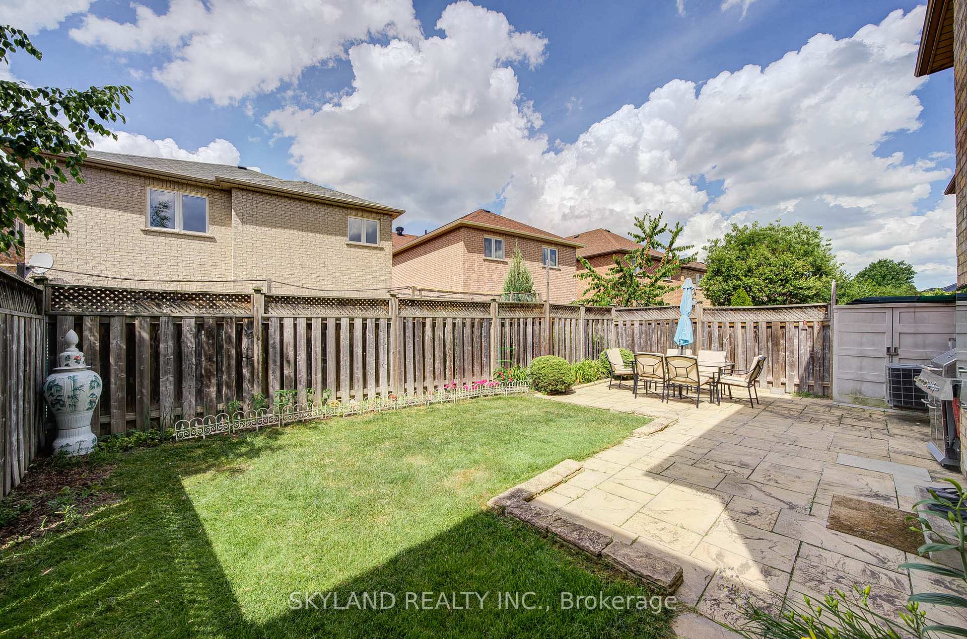 Photo 40 of 18 Bentoak Crescent, Vaughan, Patterson — HOMEH