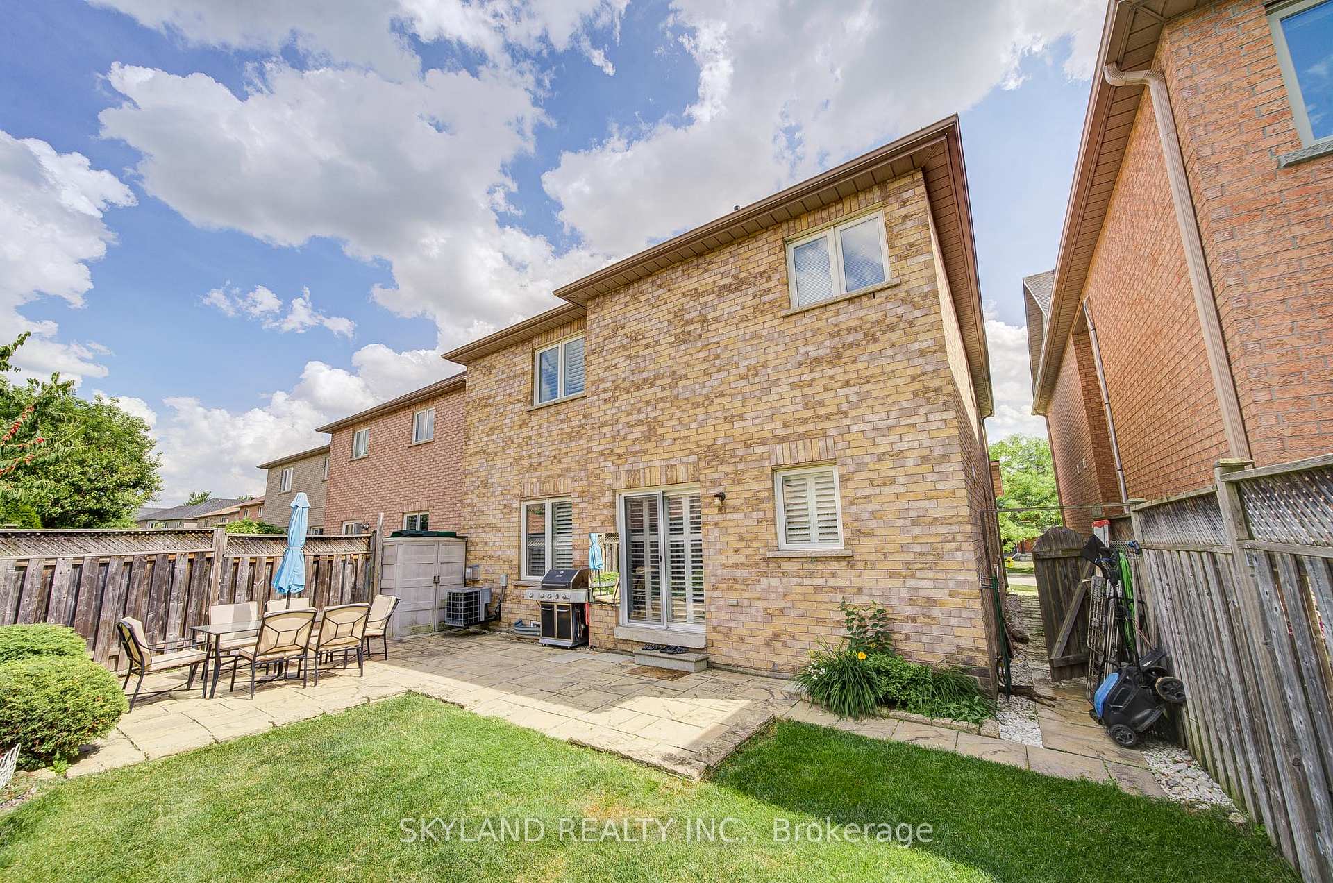 Photo 41 of 18 Bentoak Crescent, Vaughan, Patterson — HOMEH