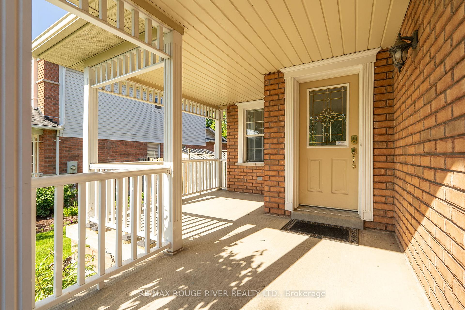 Photo 2 of 104 Willowbrook Drive, Whitby, Pringle Creek — HOMEH