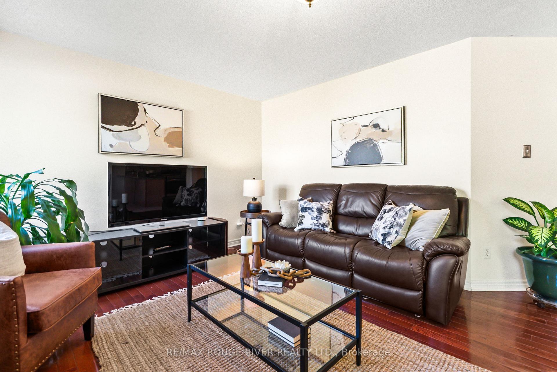 Photo 15 of 104 Willowbrook Drive, Whitby, Pringle Creek — HOMEH