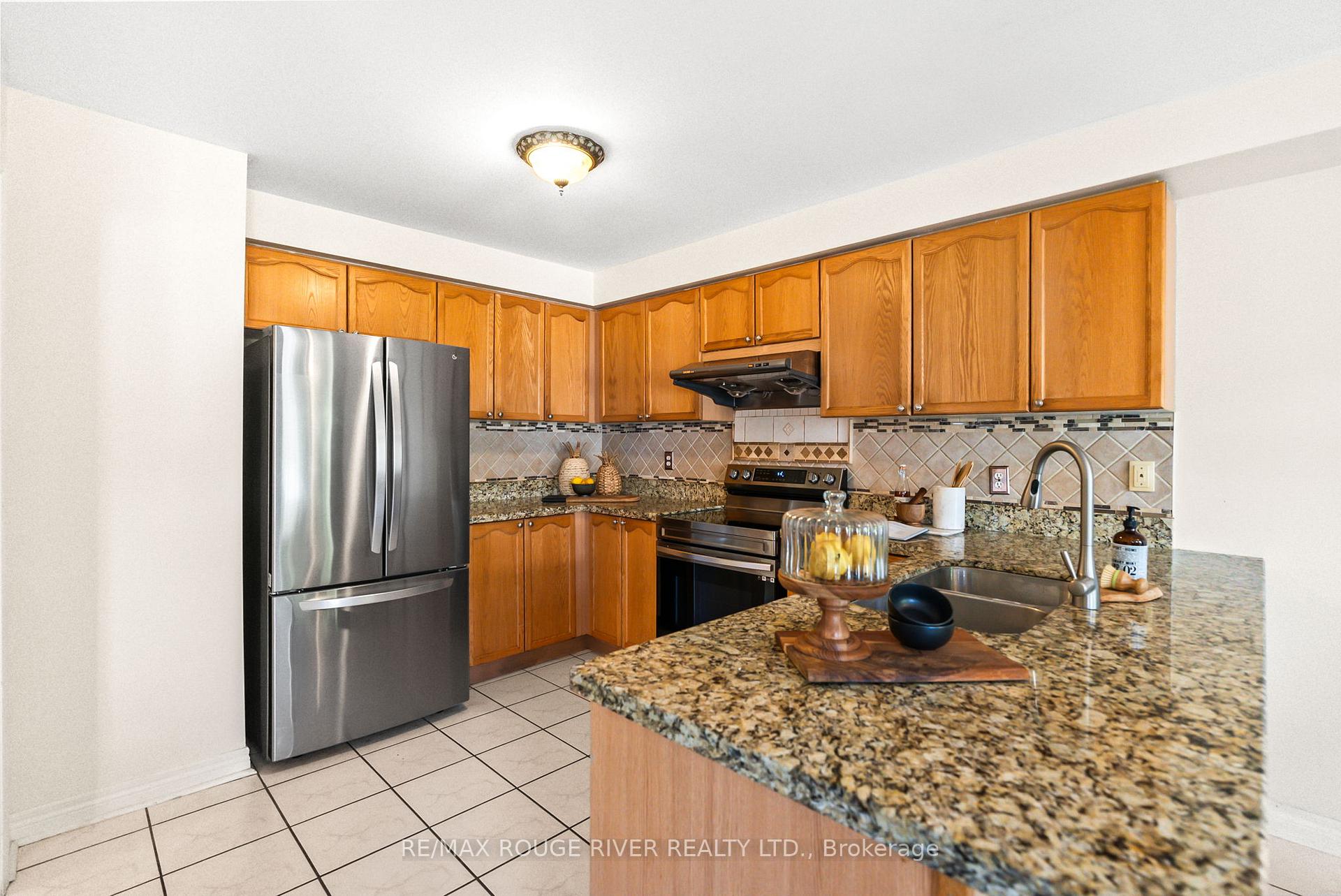 Photo 20 of 104 Willowbrook Drive, Whitby, Pringle Creek — HOMEH