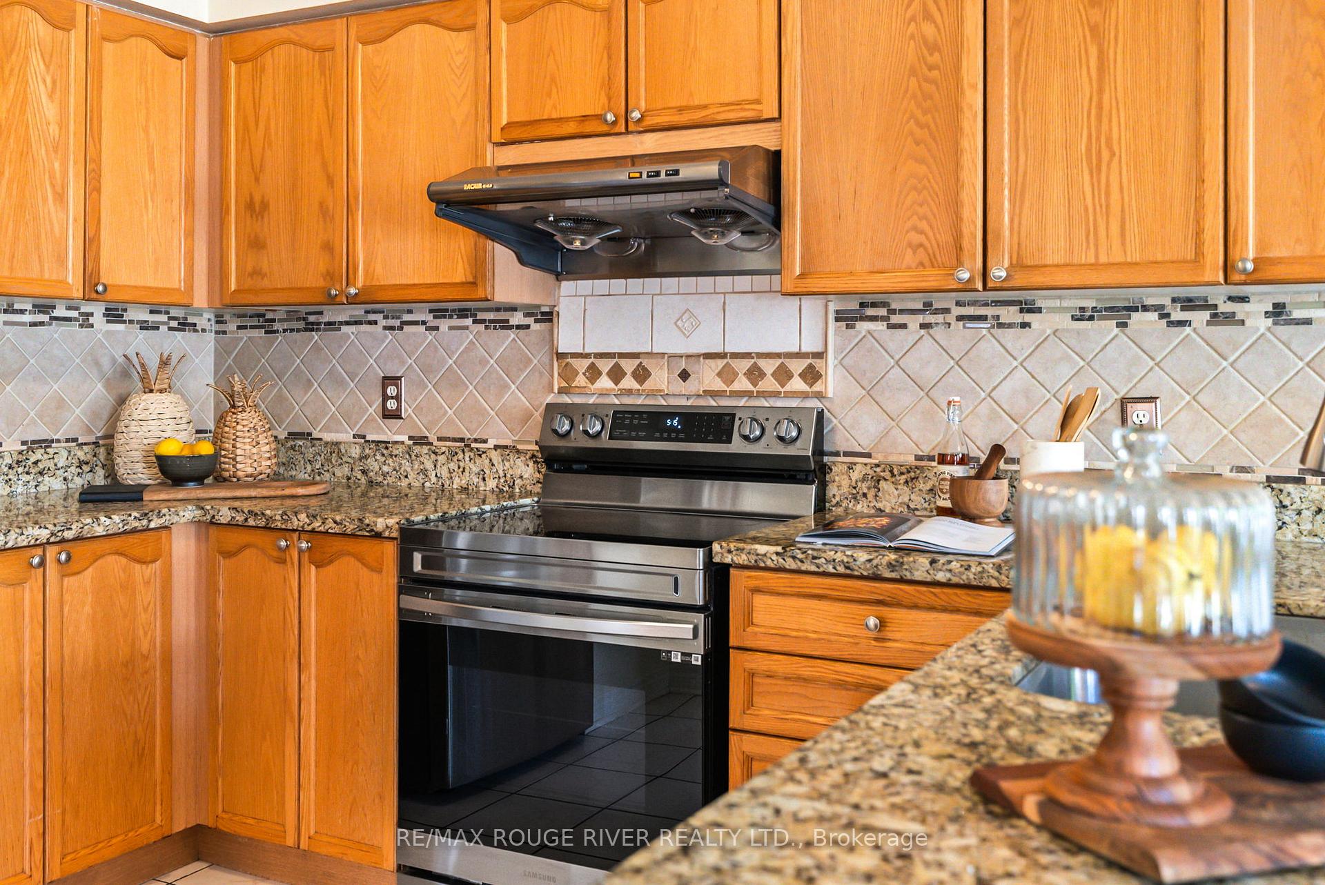 Photo 21 of 104 Willowbrook Drive, Whitby, Pringle Creek — HOMEH