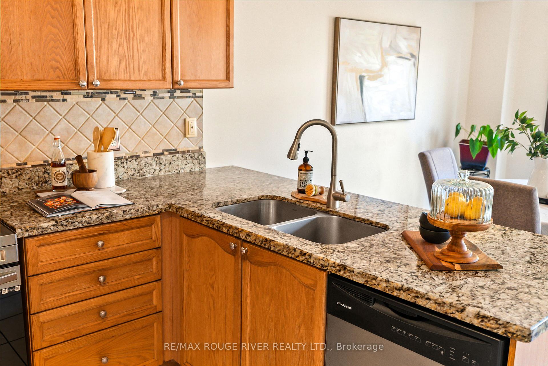 Photo 22 of 104 Willowbrook Drive, Whitby, Pringle Creek — HOMEH