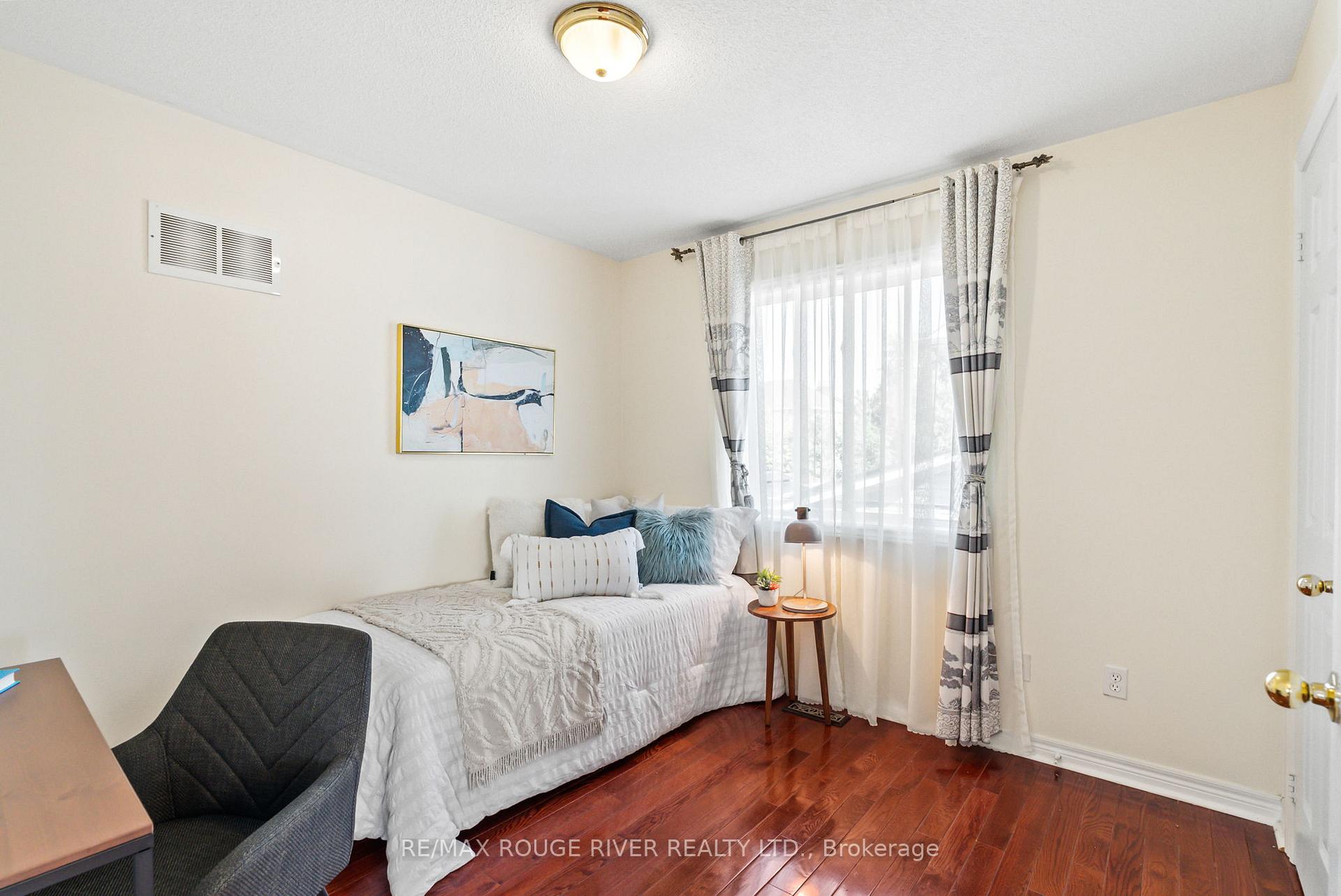 Photo 37 of 104 Willowbrook Drive, Whitby, Pringle Creek — HOMEH