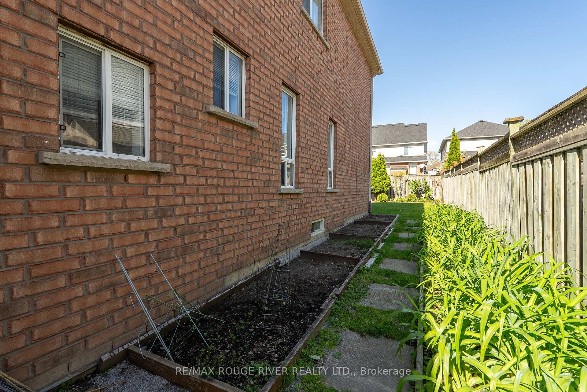 Photo 46 of 104 Willowbrook Drive, Whitby, Pringle Creek — HOMEH