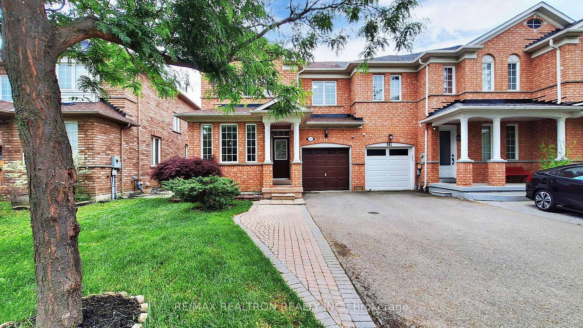 Photo 2 of 31 Sedgeway Heights, Vaughan, Vellore Village — HOMEH